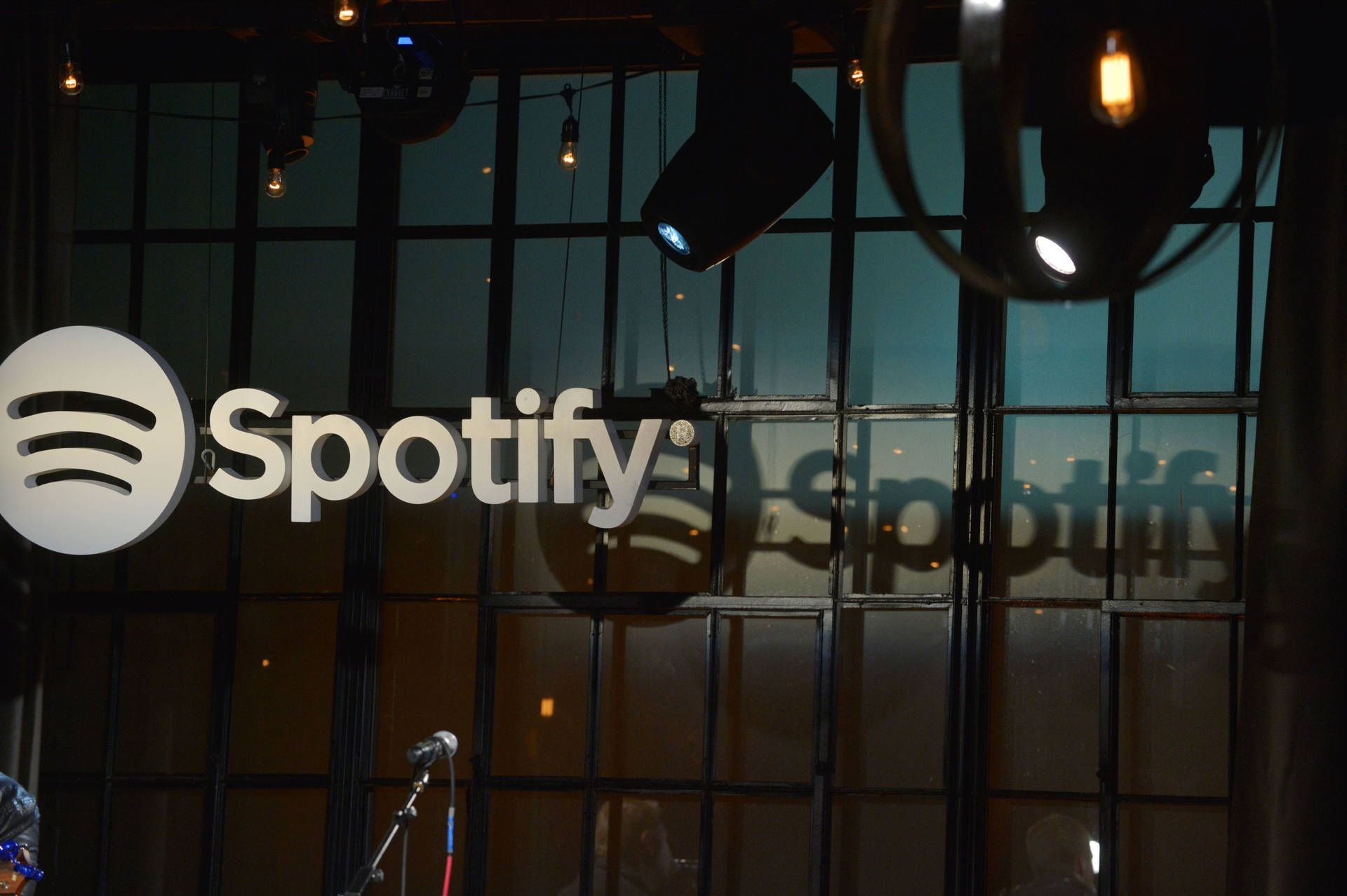 1920x1278 Download Aesthetic Spotify Stage Performance Wallpaper