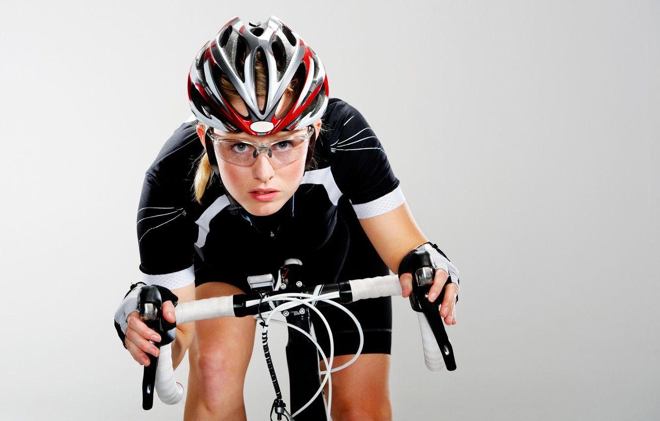 1332x850 Wallpaper look, girl, bike, concentration, sport, speed, goal