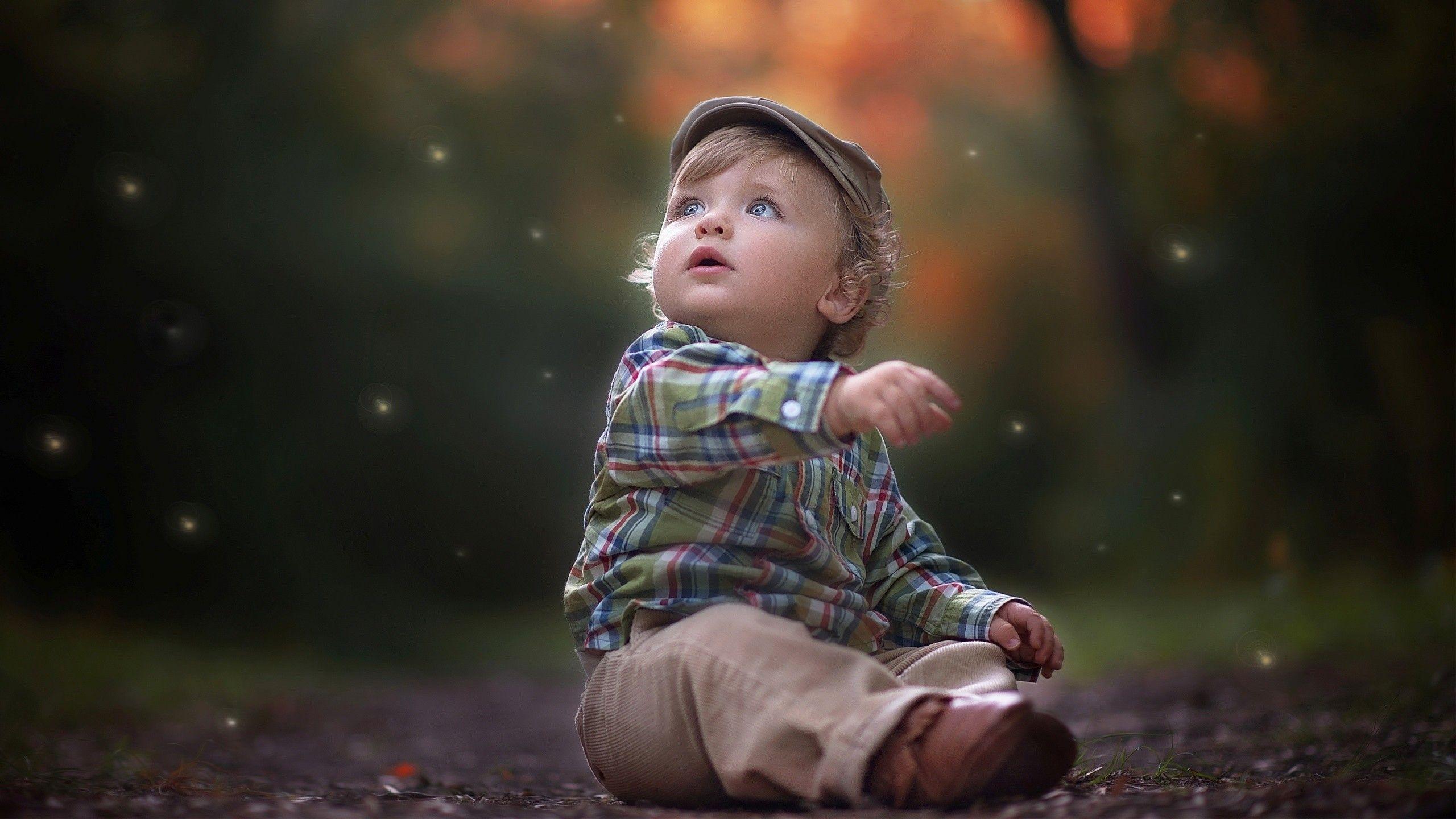 2560x1440 Cute Baby Girl Wallpaper