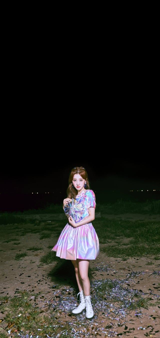 640x1351 LOONA [12:00] 3rd Concept WALLPAPERS (Group, Hyunjin, Choerry)