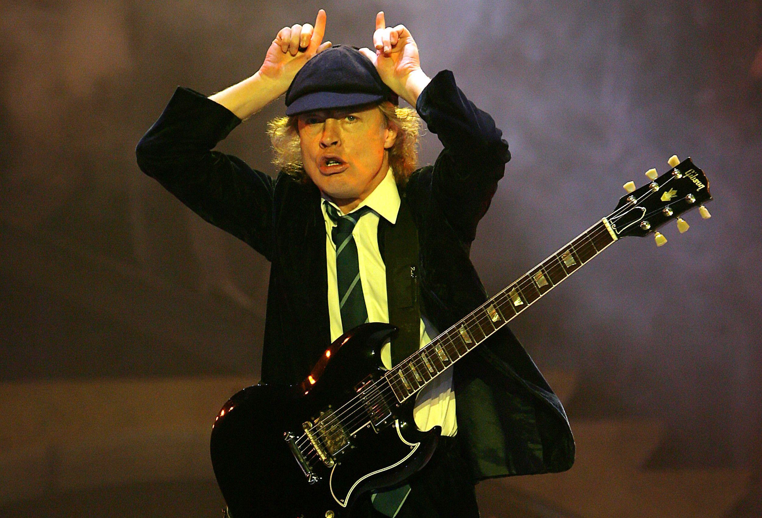 Angus Young Wallpapers - Top Free Angus Young Backgrounds - WallpaperAccess