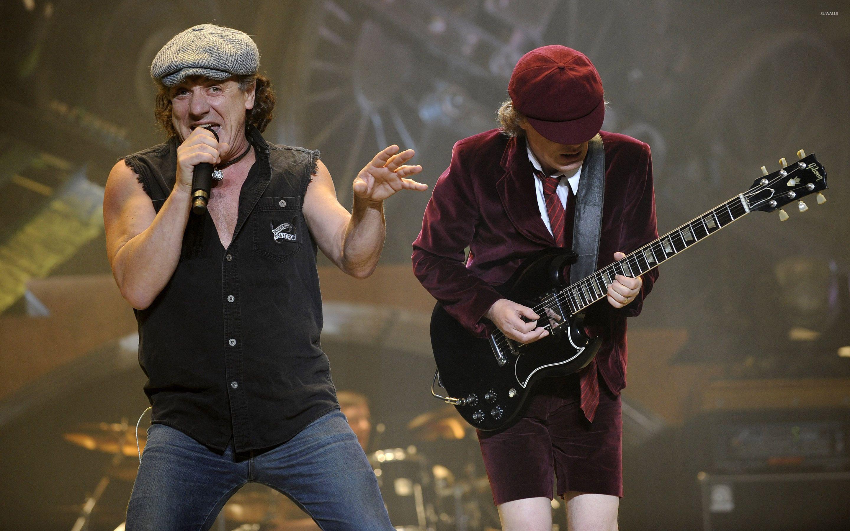 2880x1800 Brian Johnson and Angus Young wallpaper wallpaper