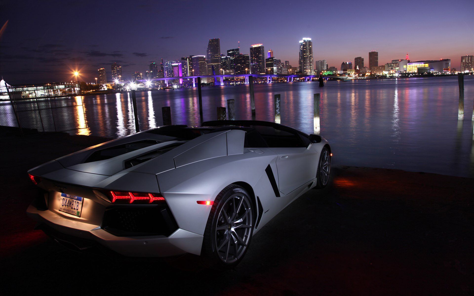 1920x1200 Lamborghini Aventador HD Wallpaper: Night Drive by the City Lights