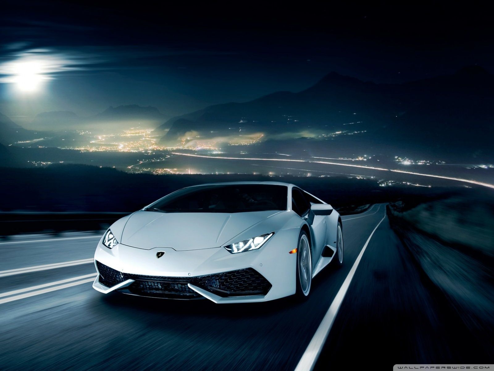 1600x1200 Lamborghini Huracan on the Road at Night 4K UHD Wallpaper for UltraHD Desktop and TV : Smartphone and Tablet Devices