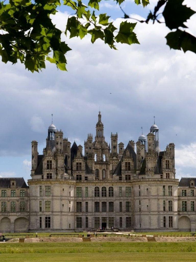 768x1024 Chambord, castle, chateau iPad mini wallpaper