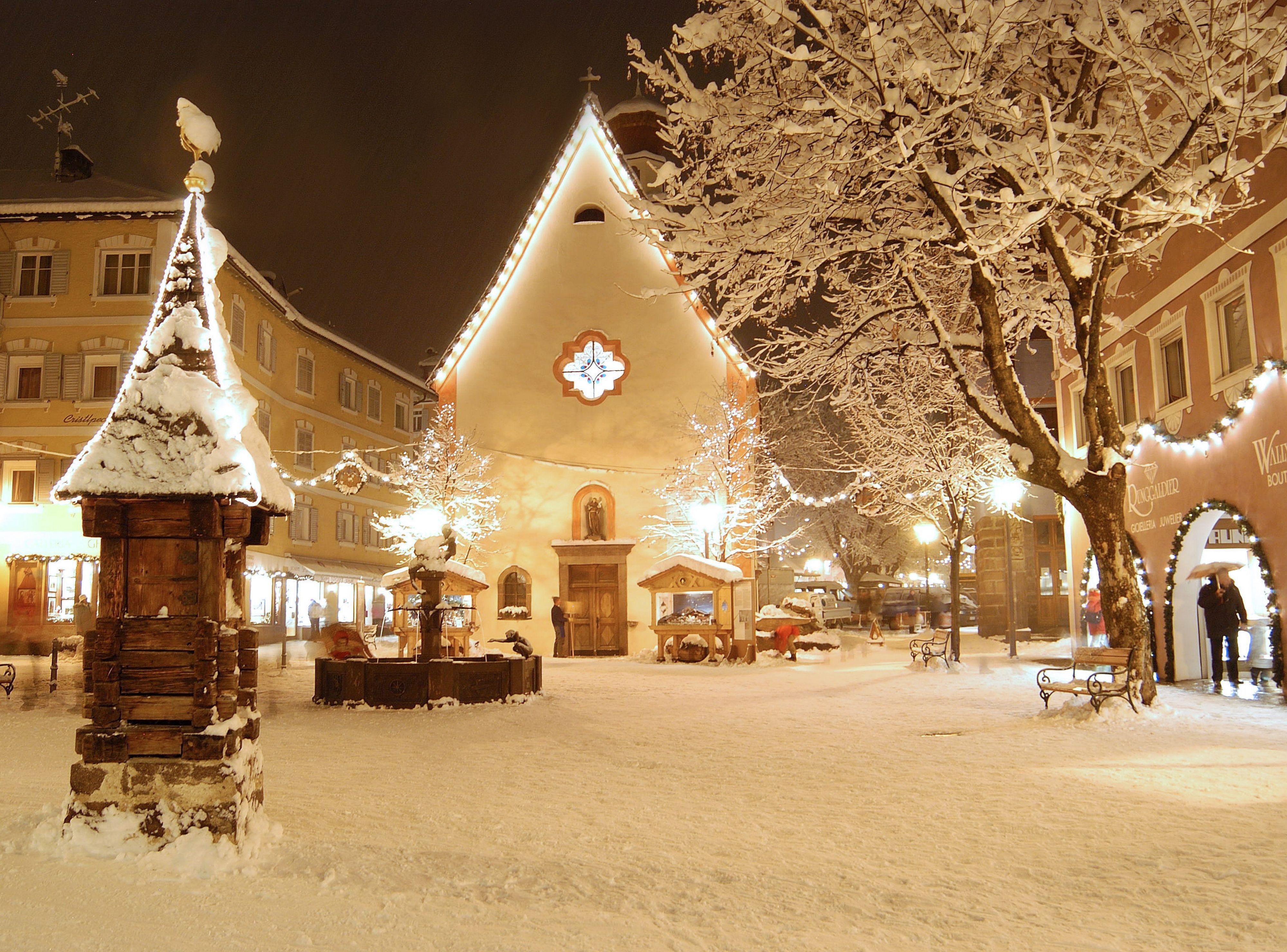 4000x2960 Beautiful Christmas photography of city street wide HD 4K wallpaper