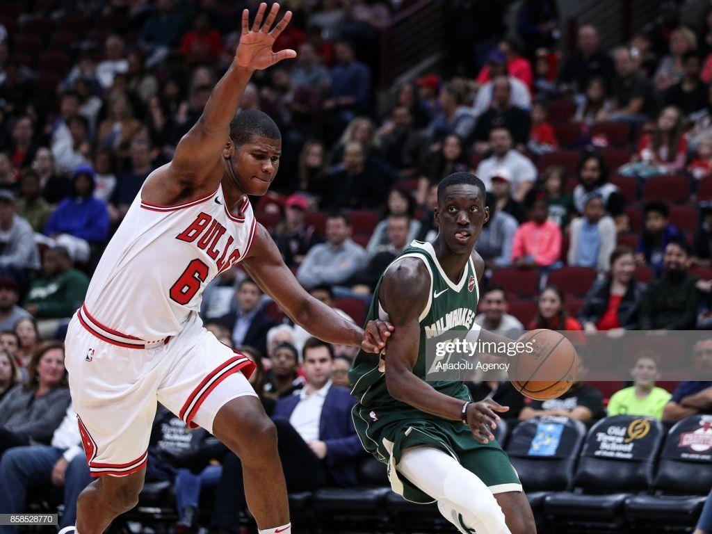 1024x768 Tony Snell of Milwaukee Bucks in action against Cristiano Felicio