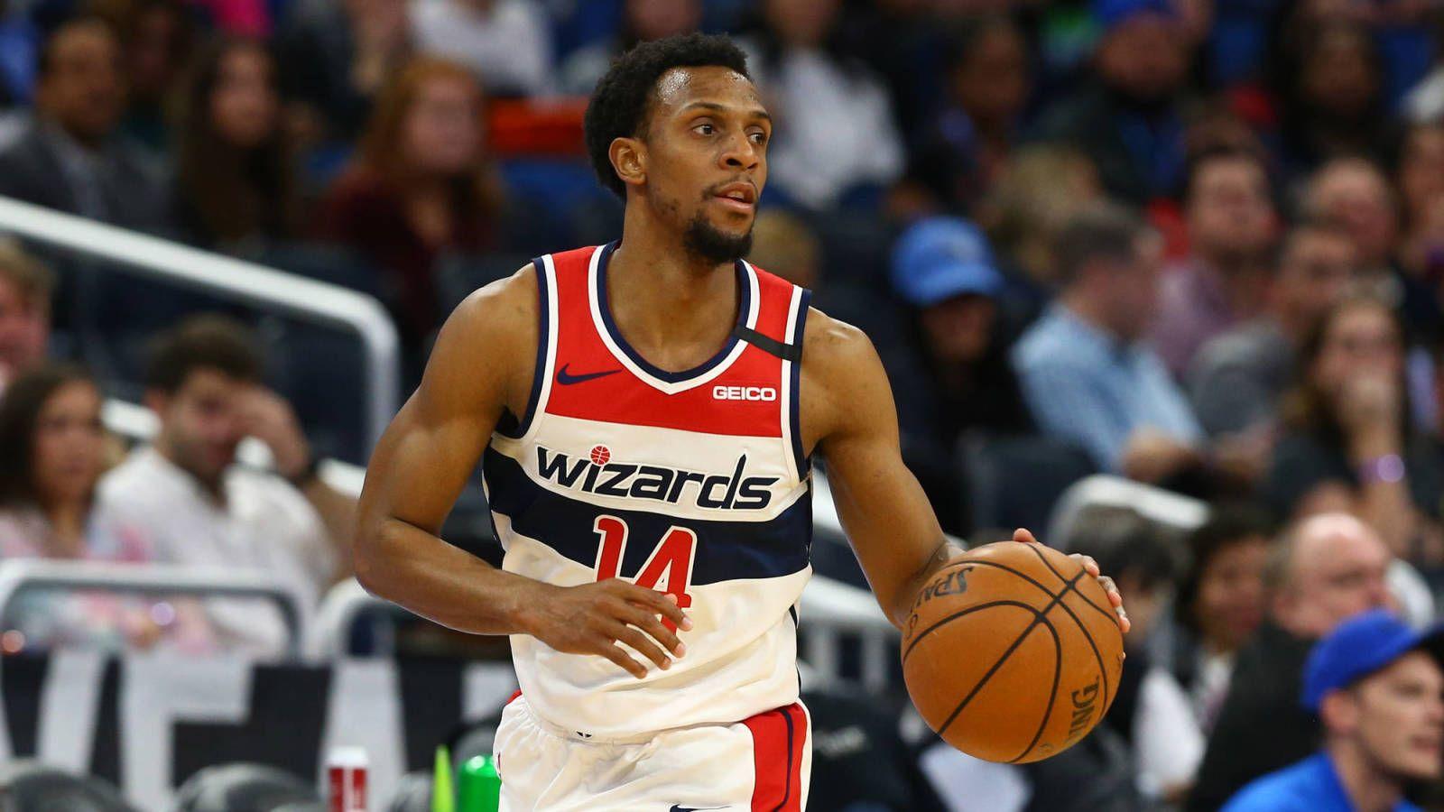 1600x900 Watch: 6 Foot Ish Smith Soars To Swat 6 Foot 10 Cristiano Felicio