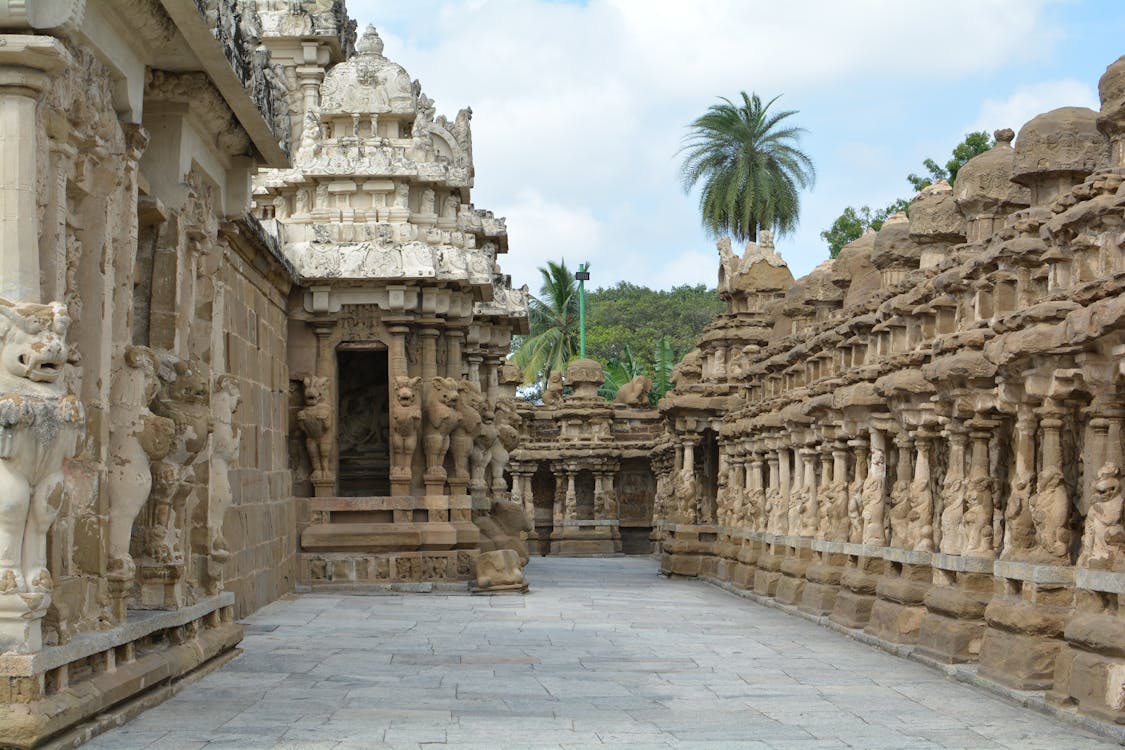 1125x750 Kailasanathar Temple Under Cloudy Sky · Free