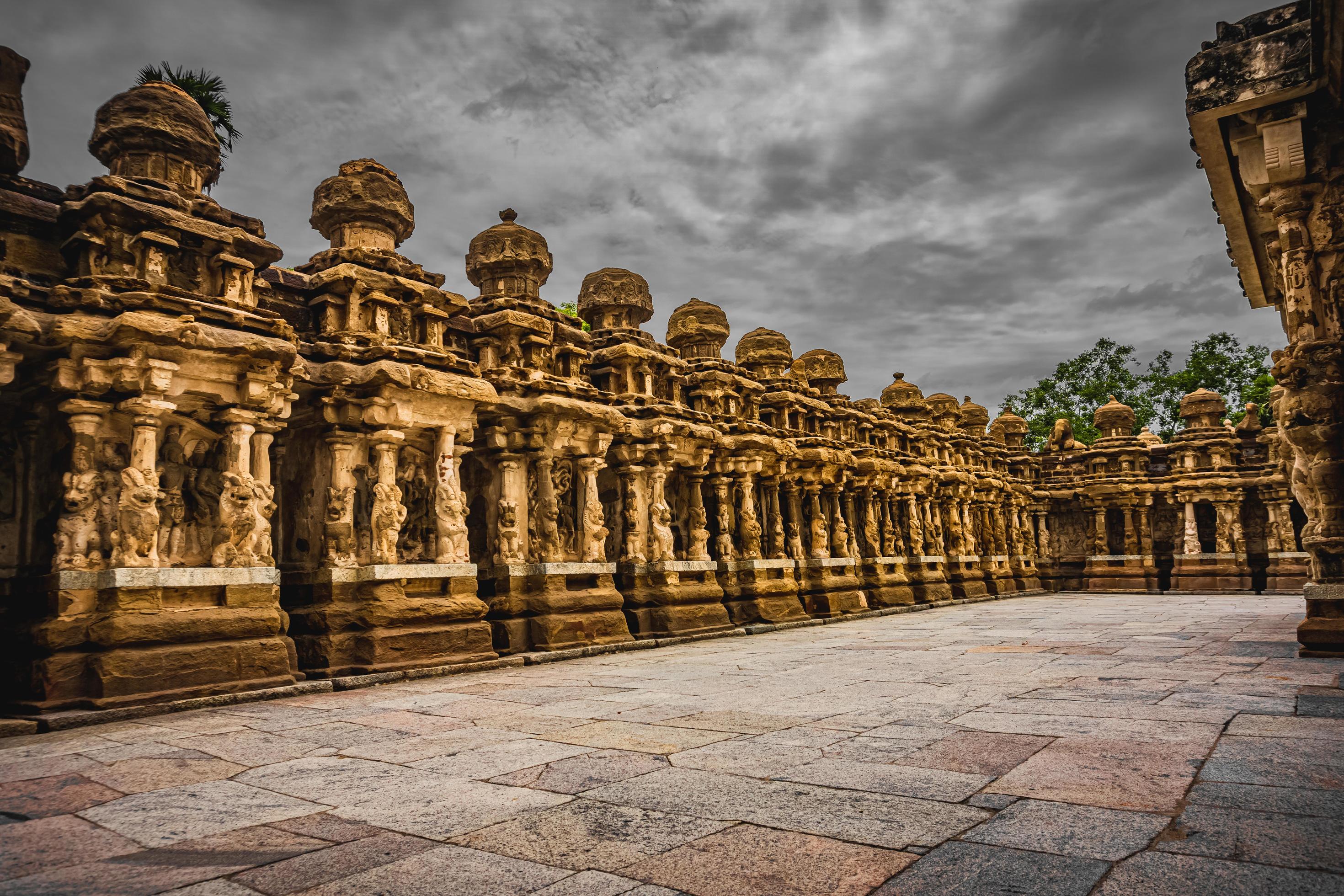 2940x1960 Beautiful Pallava architecture and exclusive sculptures at The Kanchipuram Kailasanathar temple, Oldest Hindu temple in Kanchipuram, Tamil Nadu archeological sites in South India