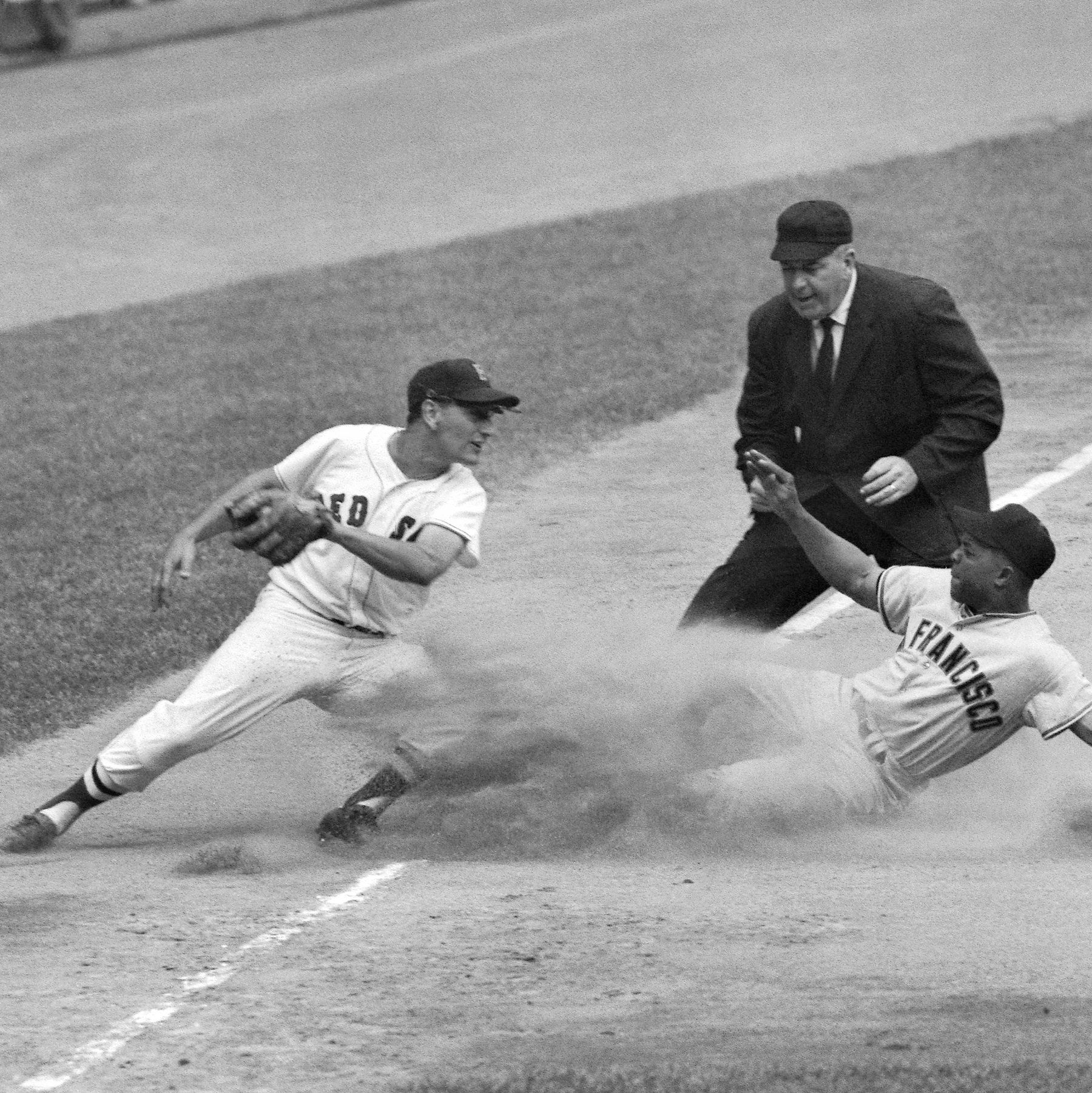 1800x1801 Willie Mays at 89: 'My Thing Is Keep Talking and Keep Moving'
