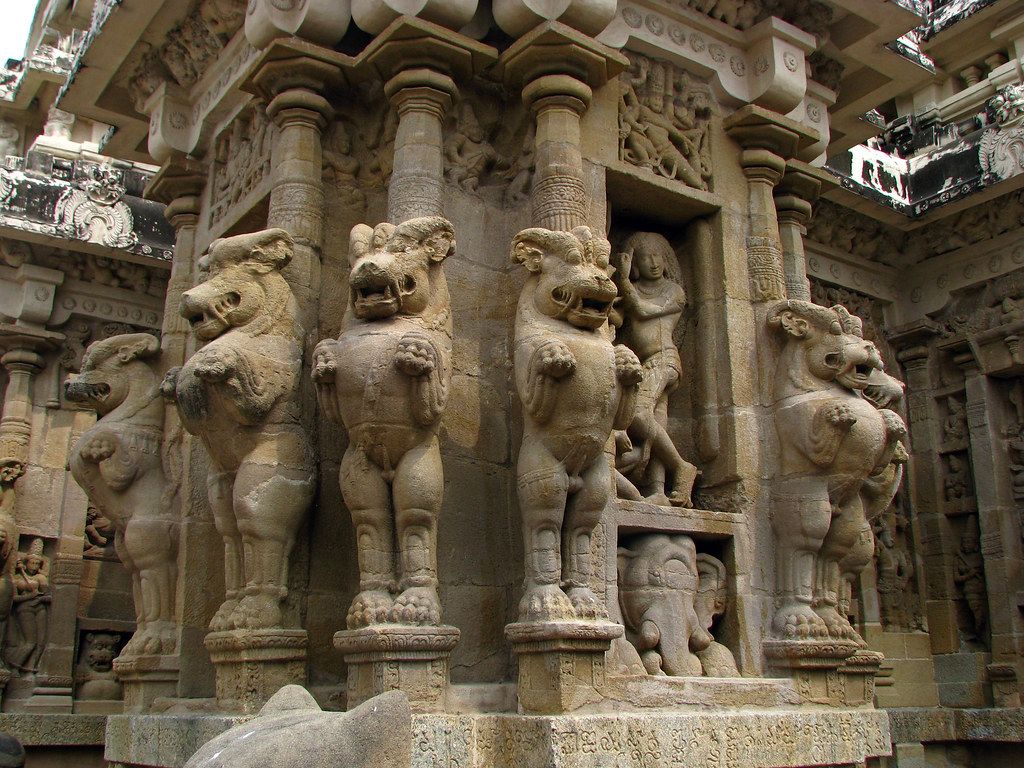 1024x768 India. Rich carvings of the 8th century