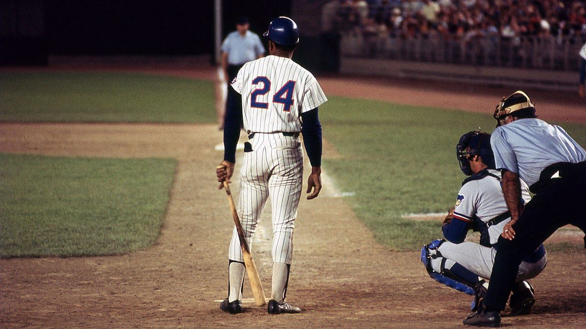 1200x675 Mets retire No. 24 for Willie Mays during team's first Old Timers' Day in almost 30 years