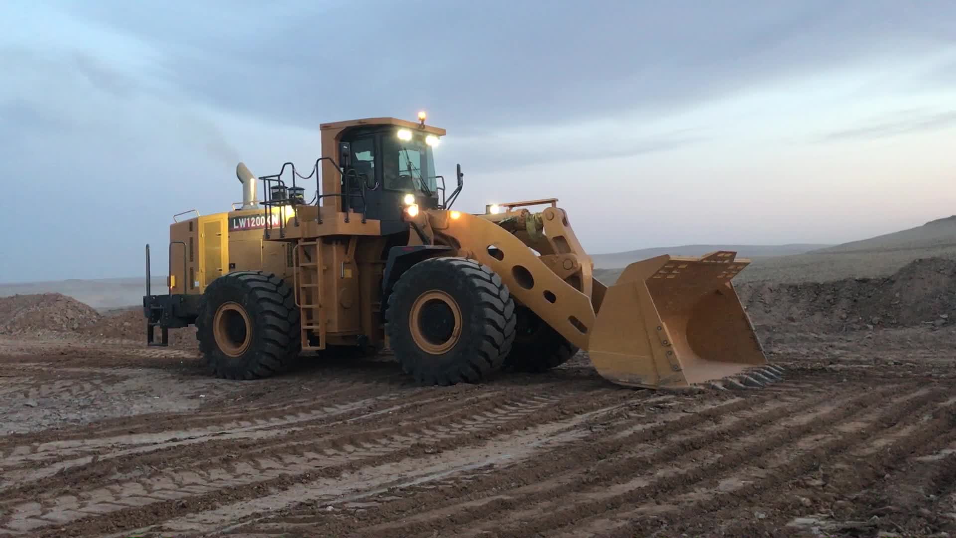 1920x1080 XCMG's largest LW1200KN wheel loader to form centrepiece of its Bauma exhibit