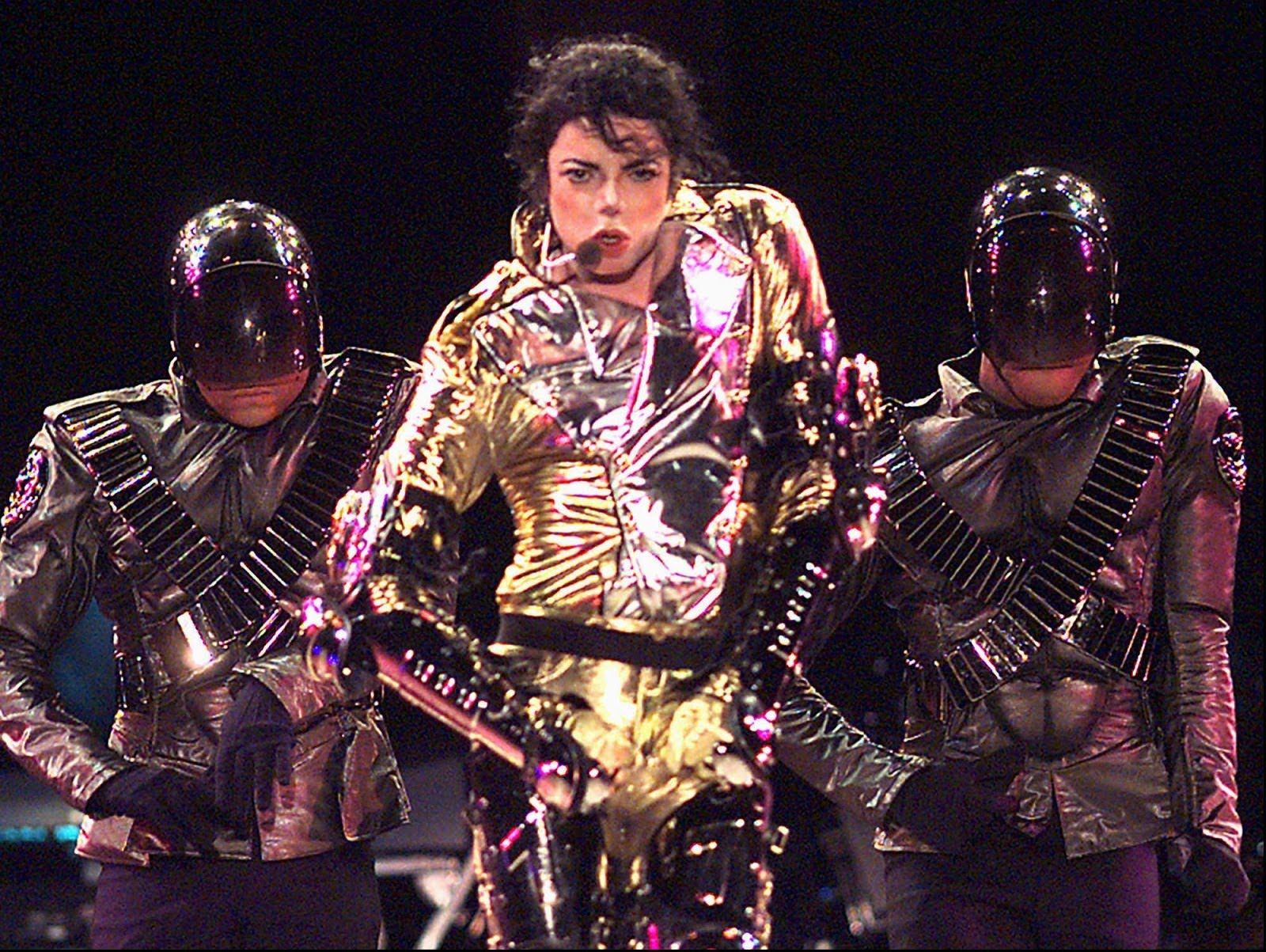 1600x1203 29 18 O&A NYC DIVO ALERT: Michael Jackson- Scream (Live Helsinki 1997) & About NYC Magazine