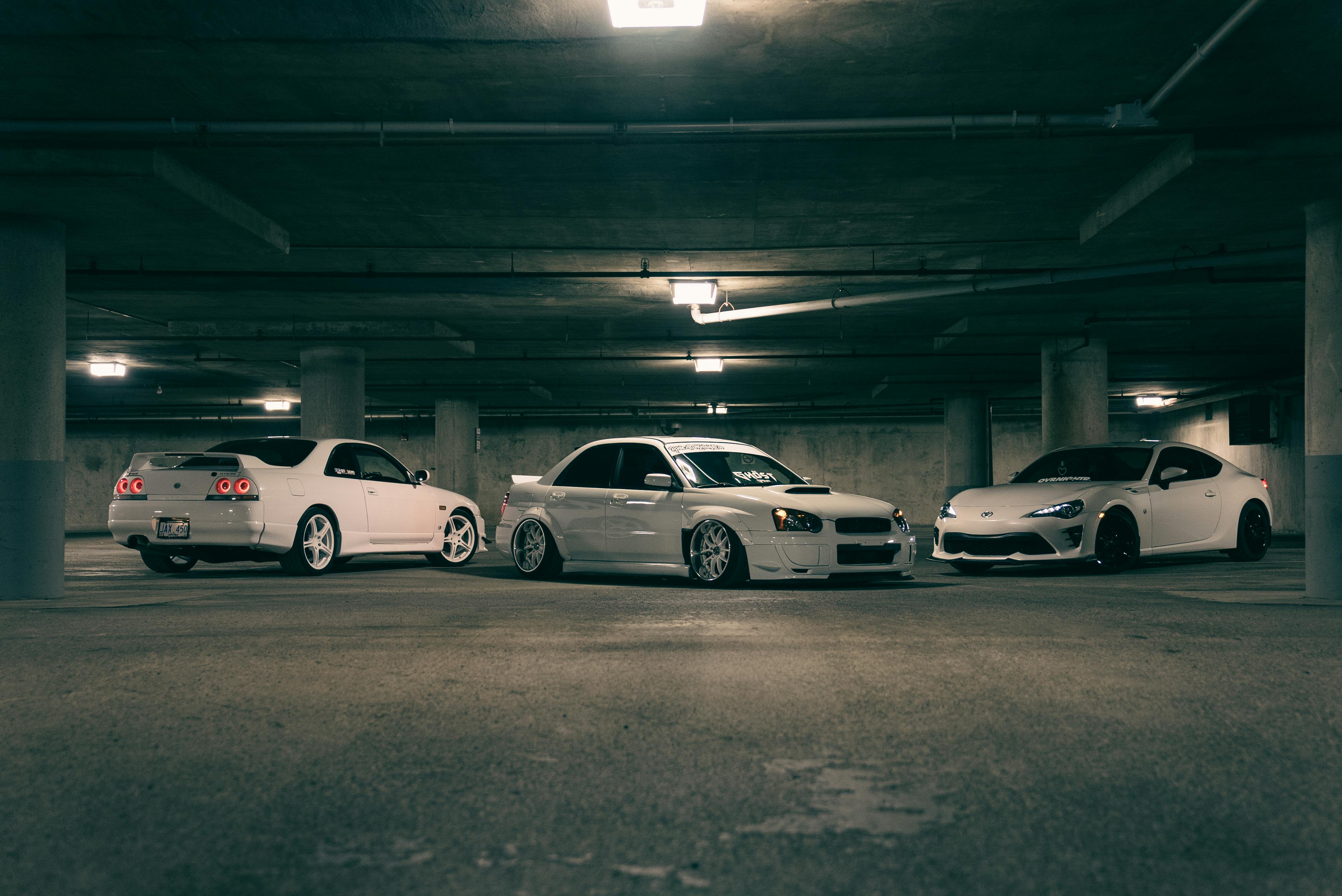 4240x2832 White Cars in Garage · Free