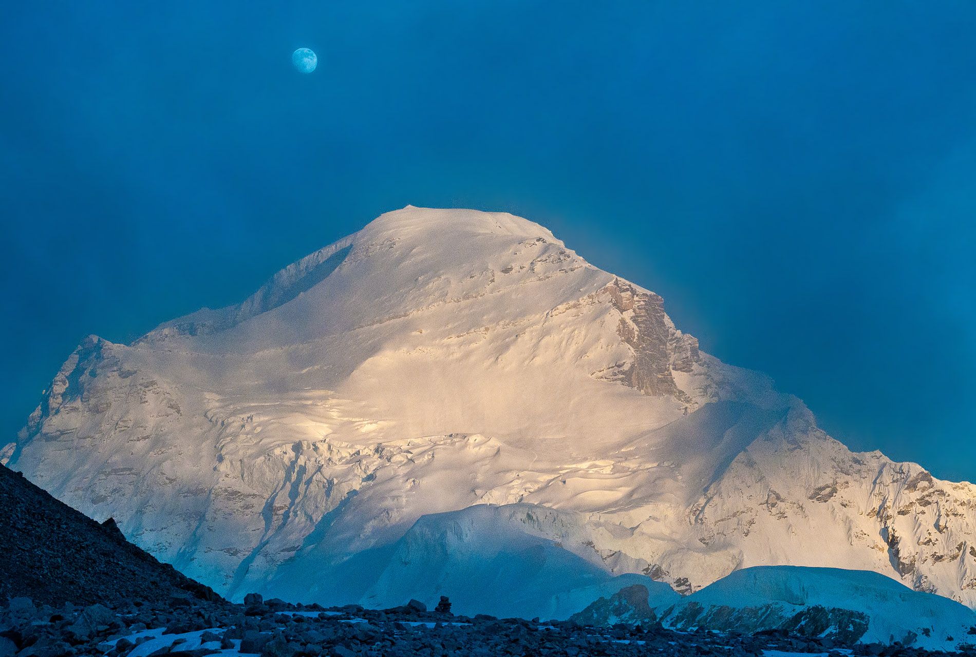 1900x1280 Cho Oyu the Seven Summits