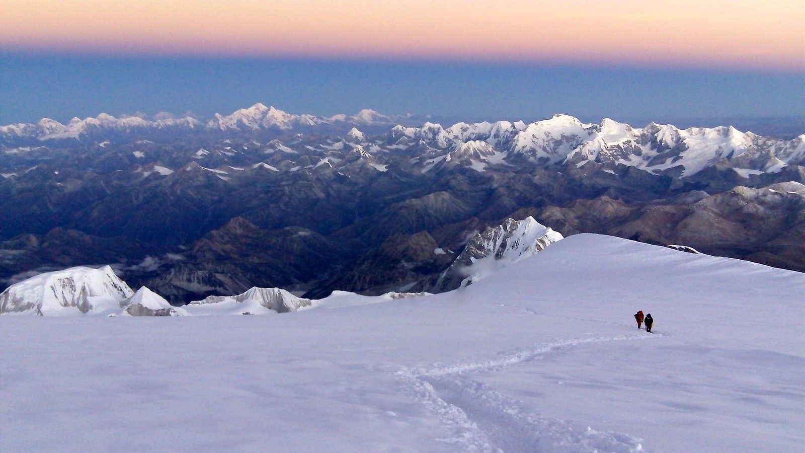 1600x900 Summit Plateau, Cho Oyu. This stunning image is shot from n