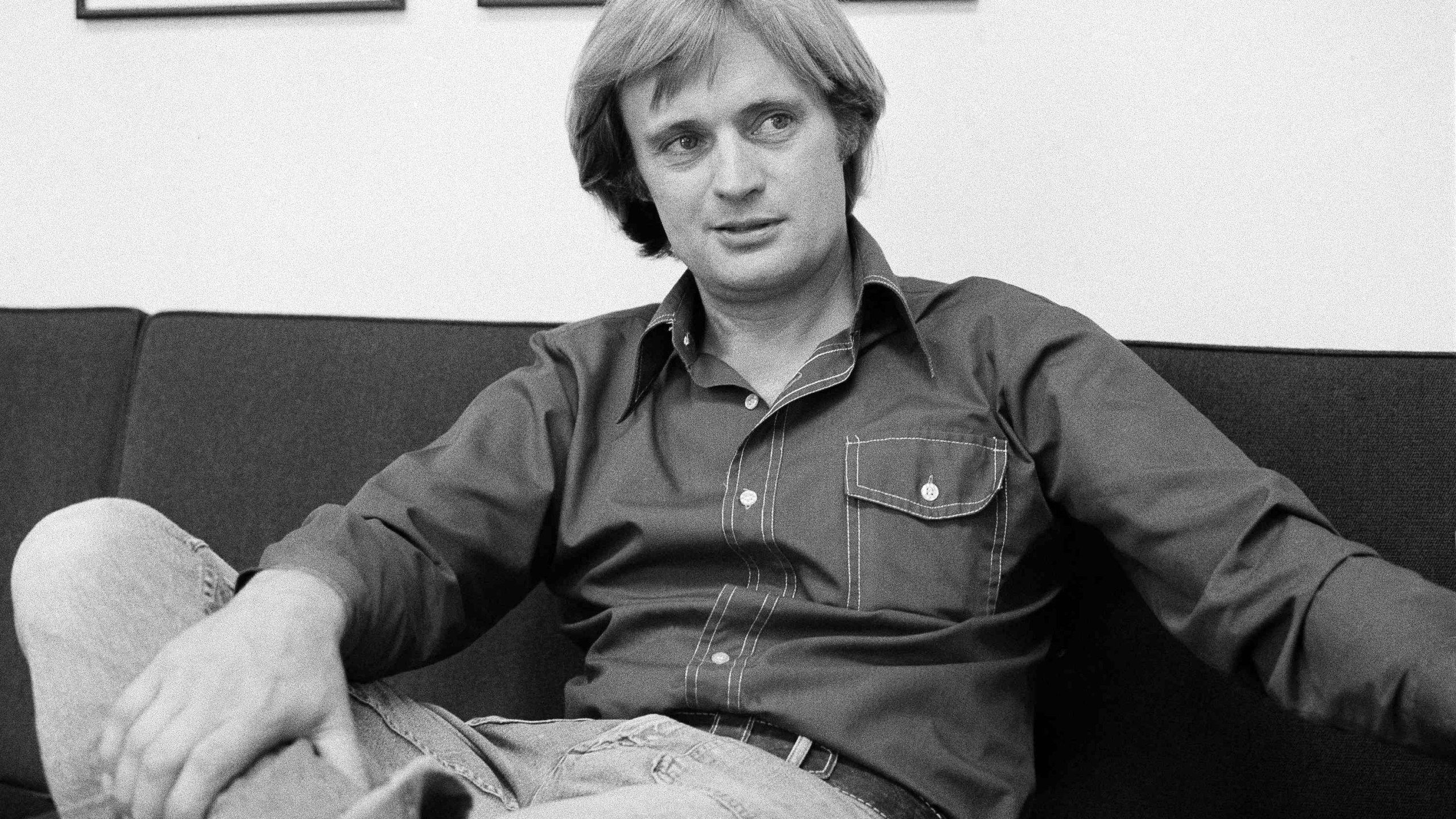 2560x1440 David McCallum, star of hit TV series 'The Man From U.N.C.L.E.' and 'NCIS, ' dies at 90