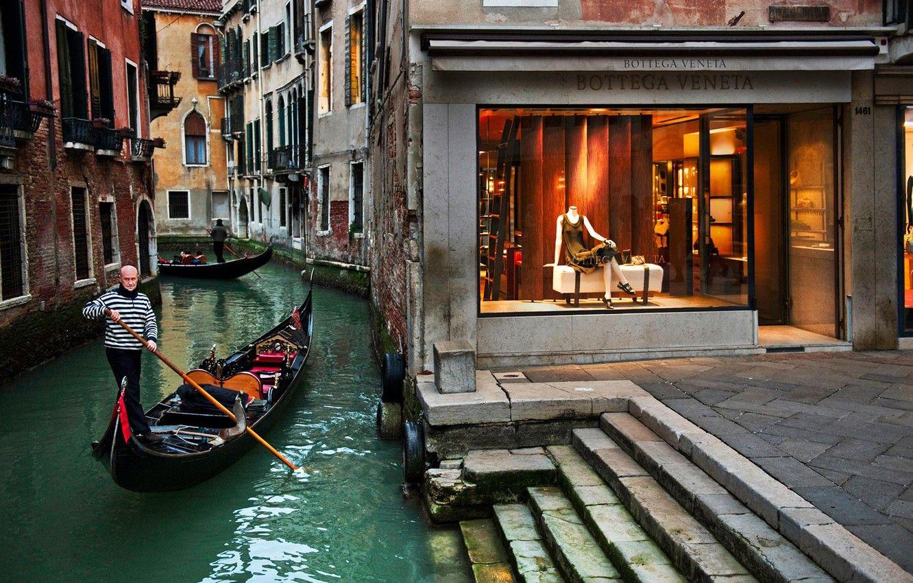 1332x850 Wallpaper city, dress, Italy, style, photo, photographer, bricks