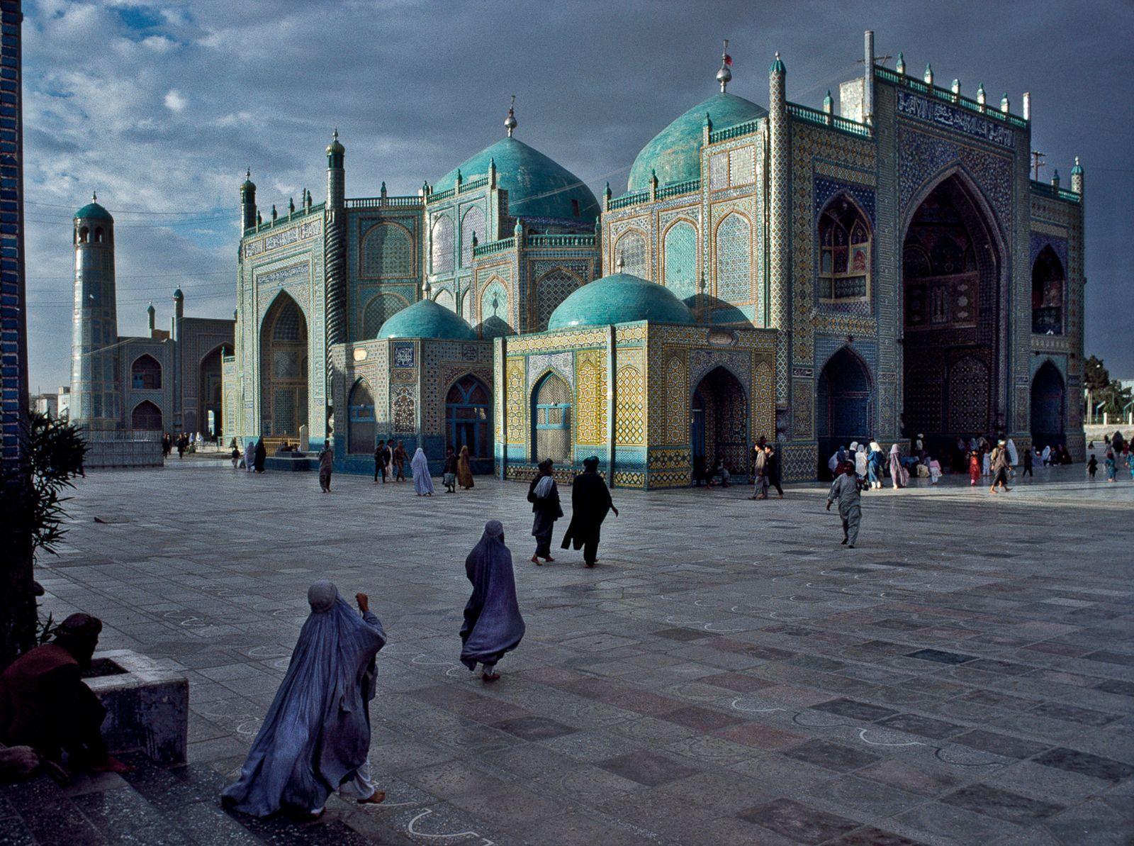 1600x1193 Stunning Steve McCurry Photo of Afghanistan Photo