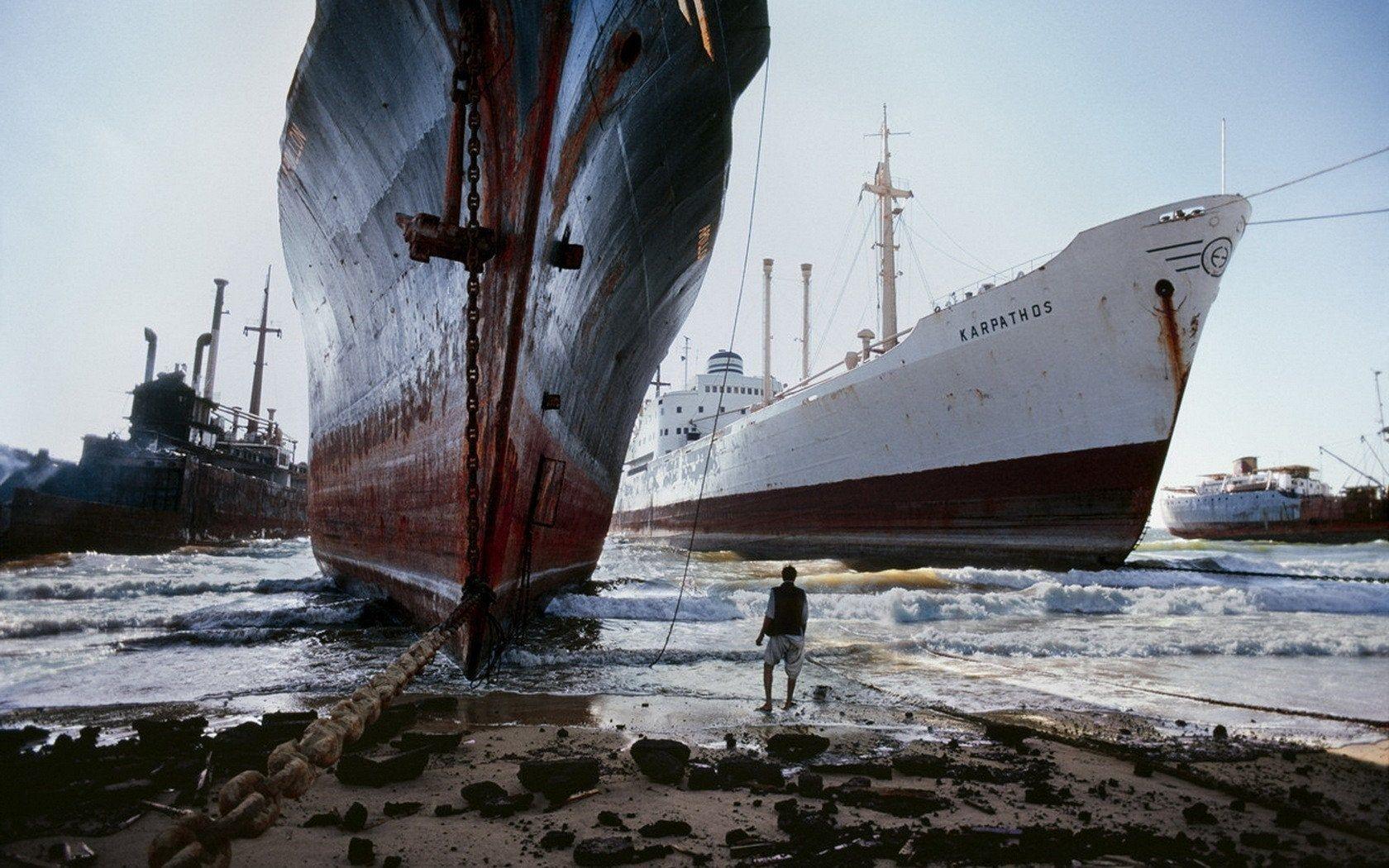 1680x1050 A ship breaking yard near Karachi, Pakistan [1680x1050] photo
