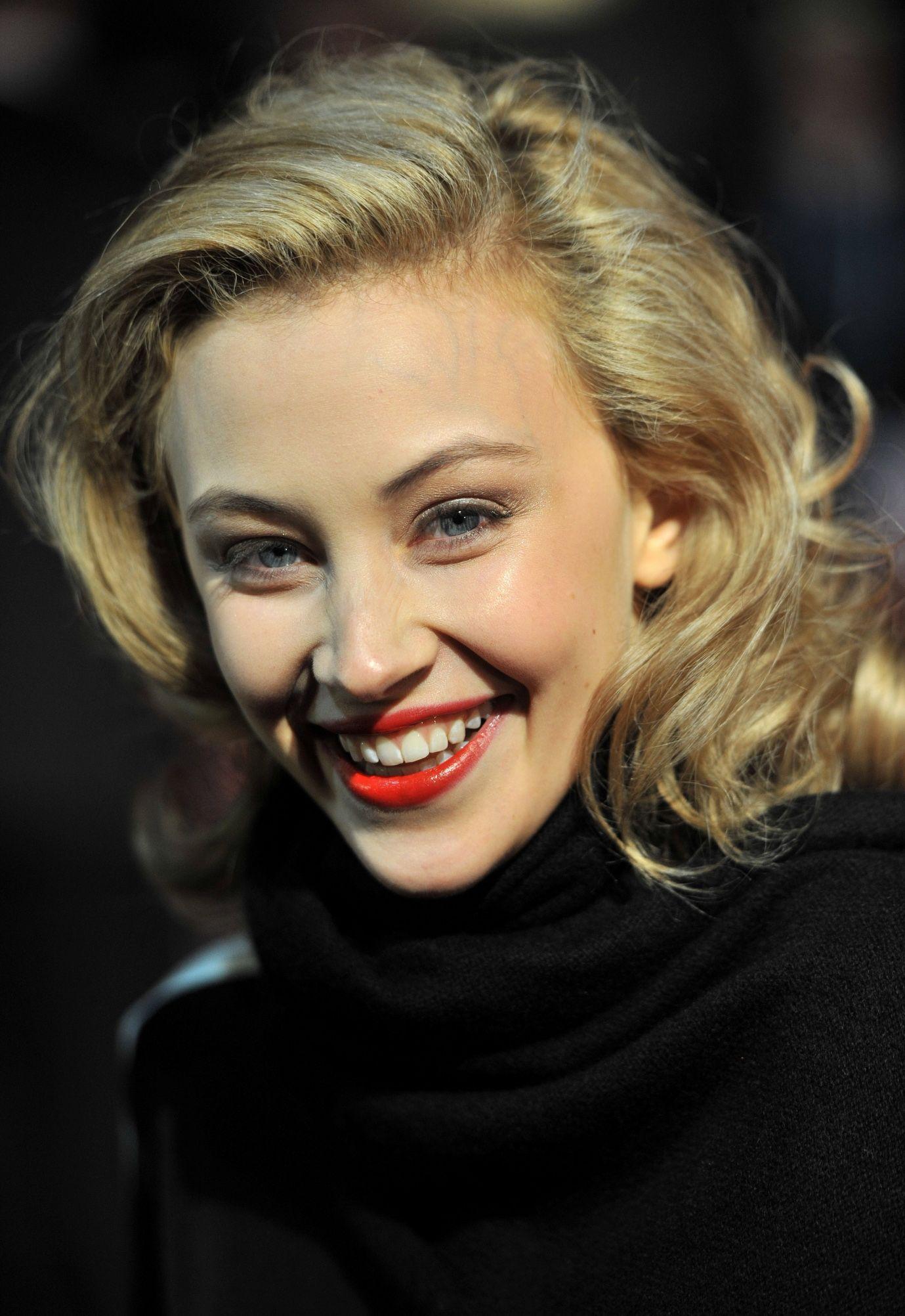 Sarah Gadon Wallpapers - Top Free Sarah Gadon Backgrounds - WallpaperAccess
