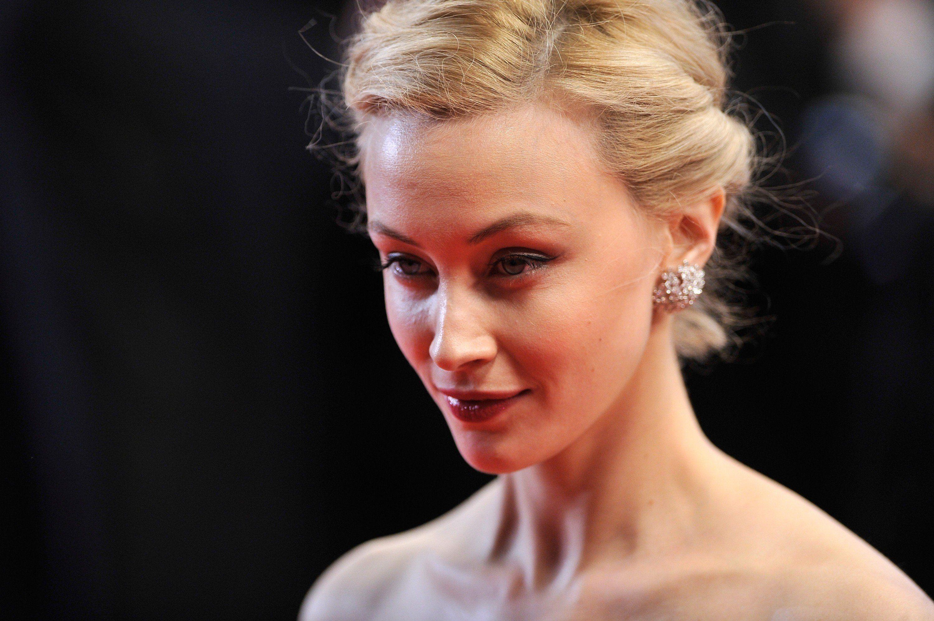 Sarah Gadon Wallpapers - Top Free Sarah Gadon Backgrounds - WallpaperAccess