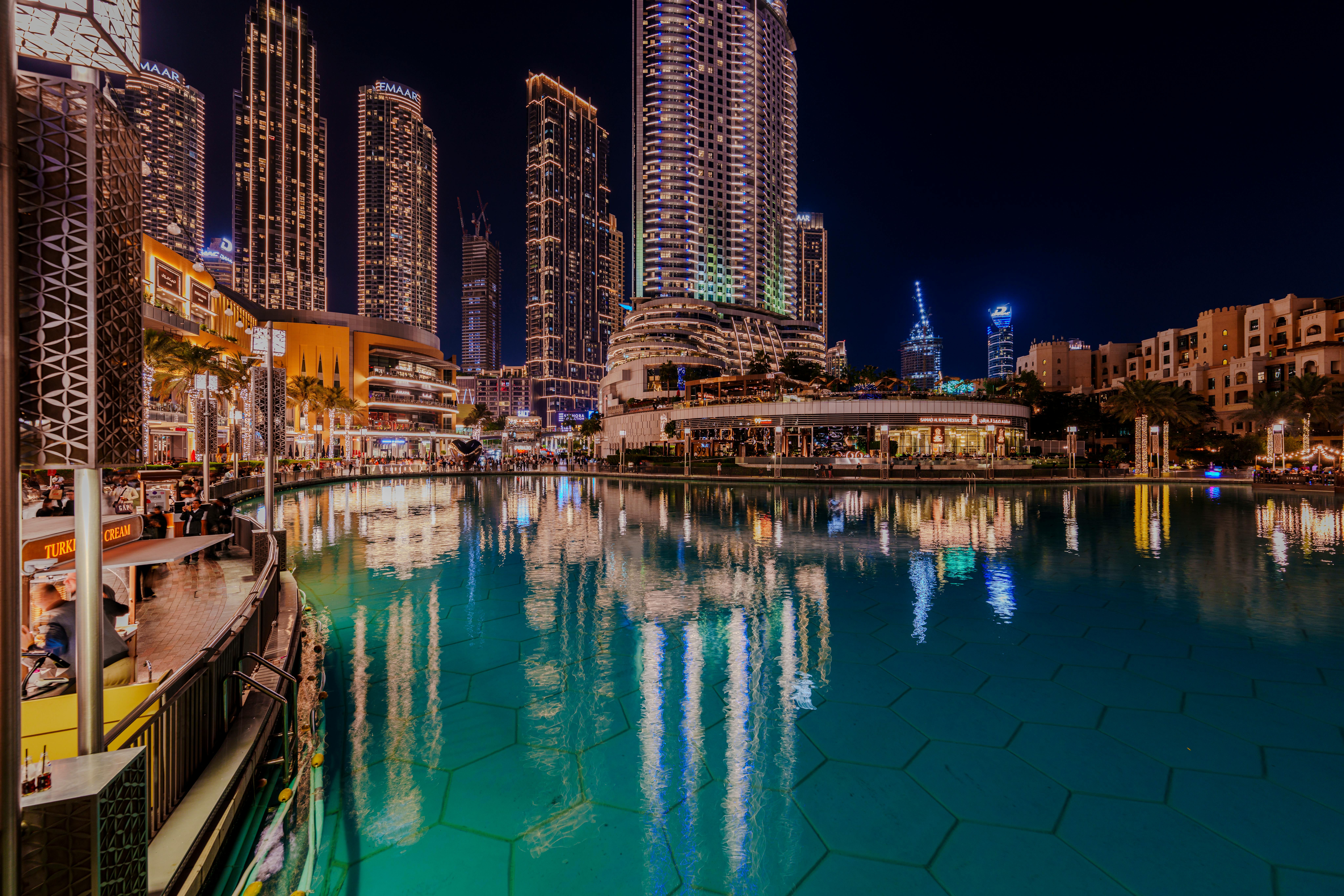 8192x5461 Spectacular View of Dubai Skyline at Night · Free