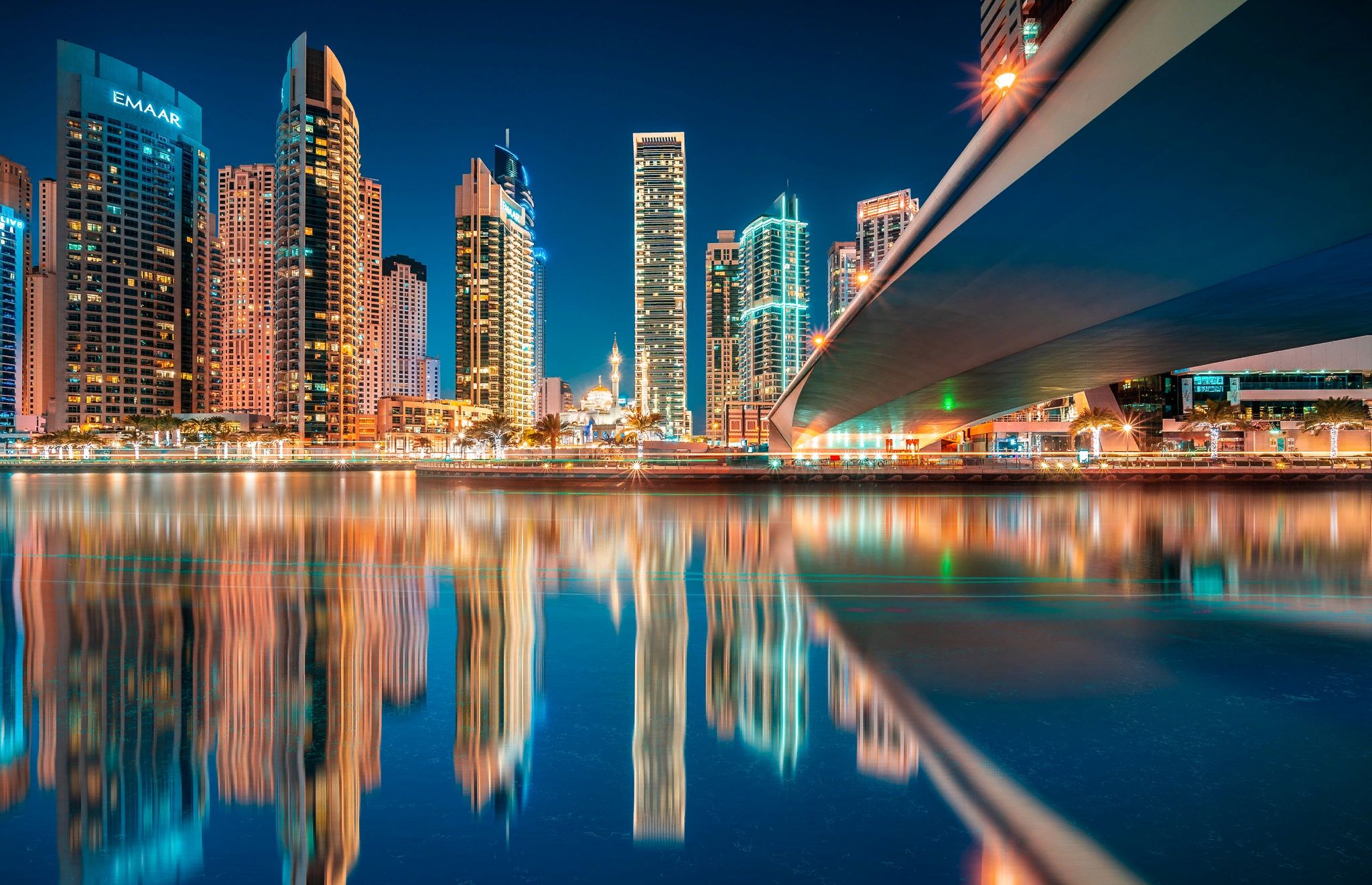 2048x1322 Wallpaper water, night, the city, reflection, building, skyscrapers, lighting, Bay for mobile and desktop, section город, resolution 2048x1322