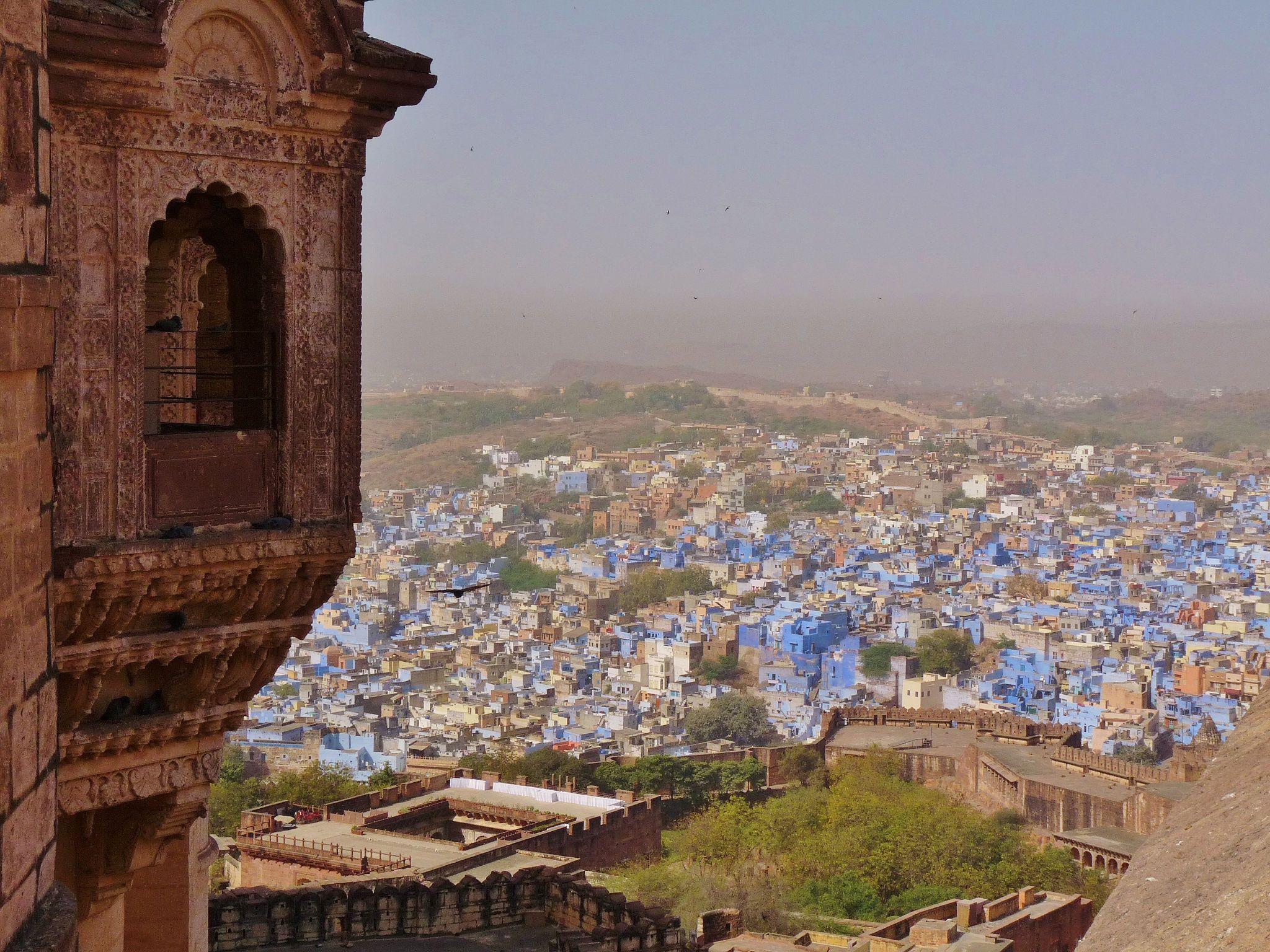 2048x1536 Vast views across blue city Jodhpur: blue homes, buildings & roofs