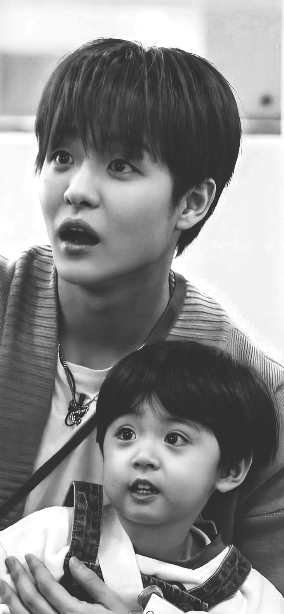 947x2048 X-এ Miks