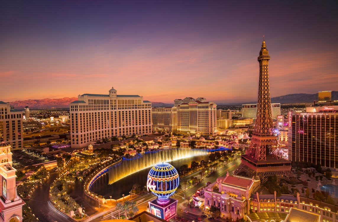 1143x750 Las Vegas Illuminated at Dusk · Free