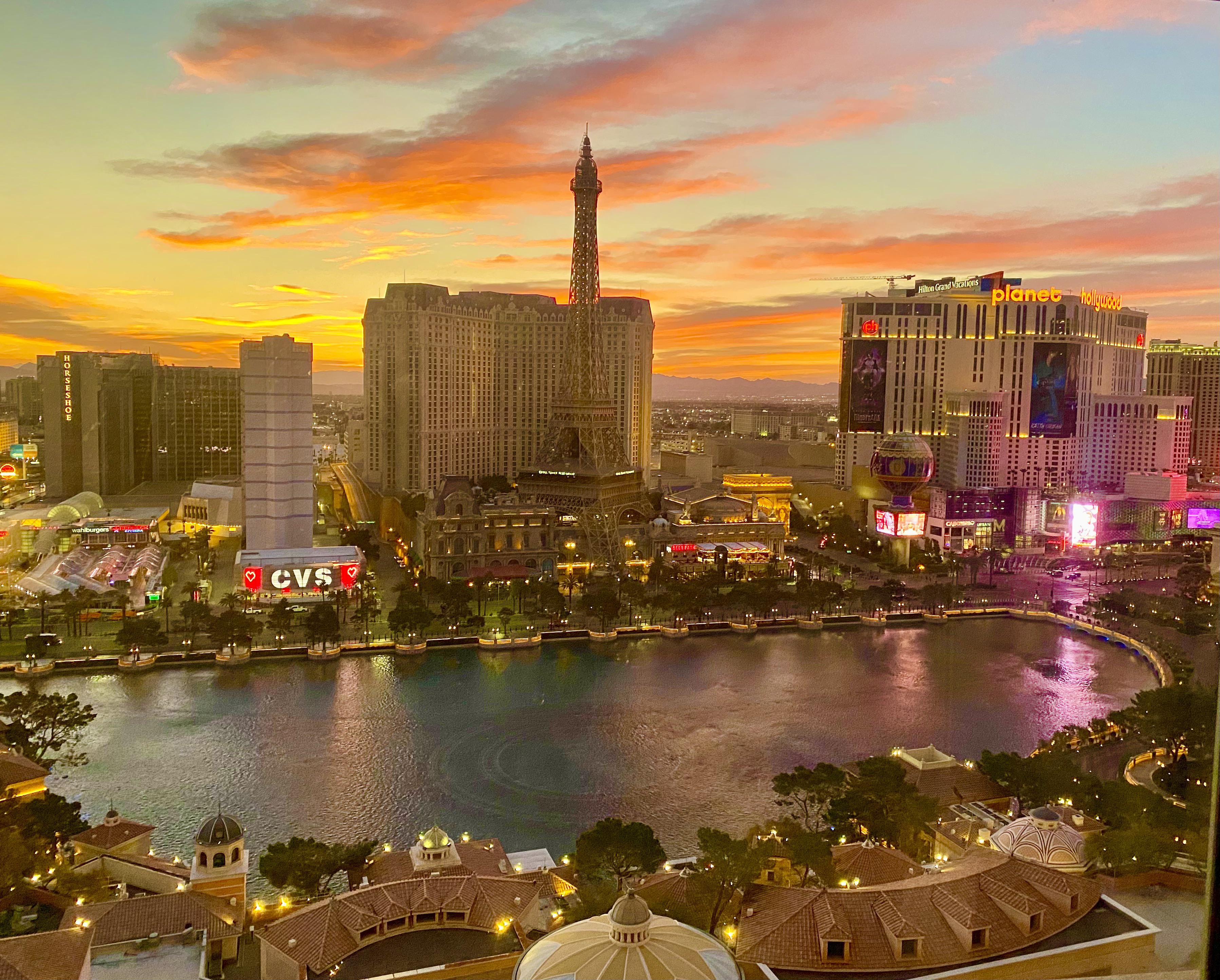3595x2889 Sunrise and nighttime views from the Bellagio