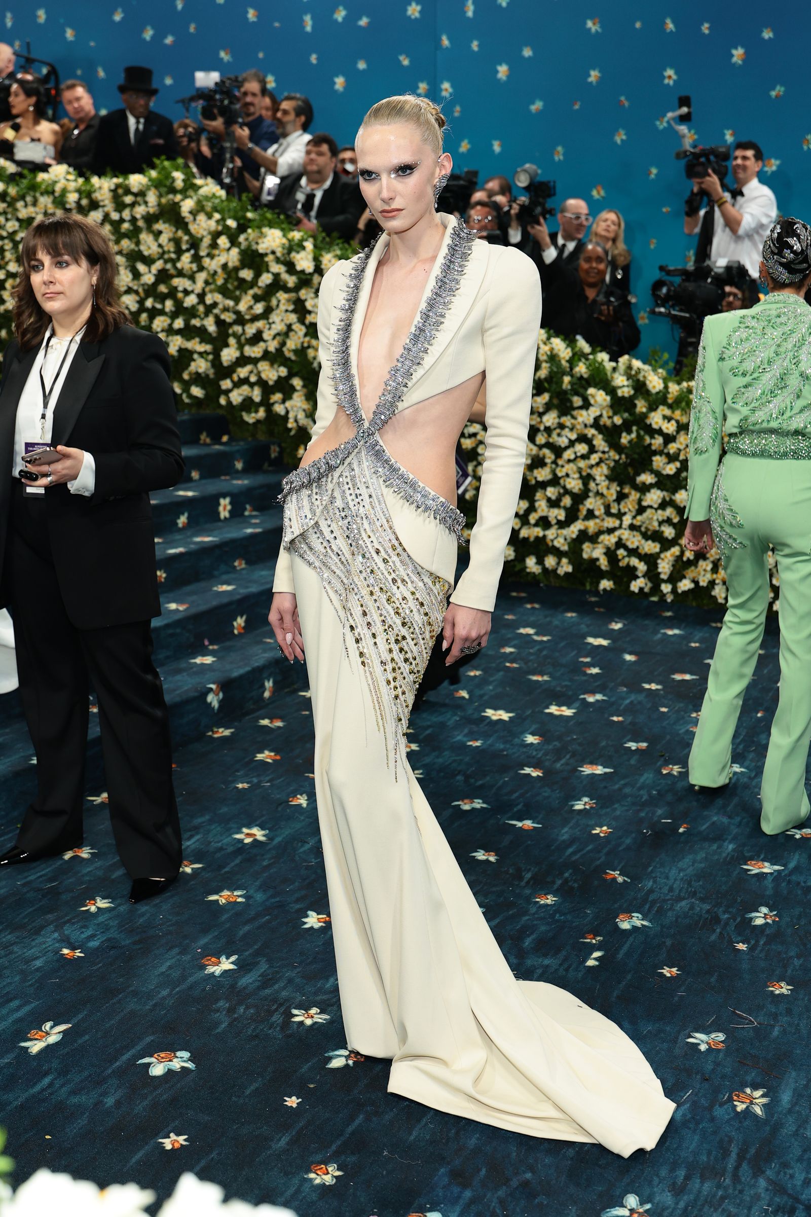 1600x2400 Alex Consani Wore 900 Crystals To The 2025 Met Gala