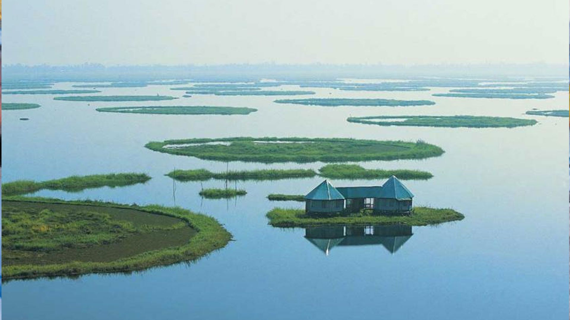 1920x1080 This is world's only floating lake On Road