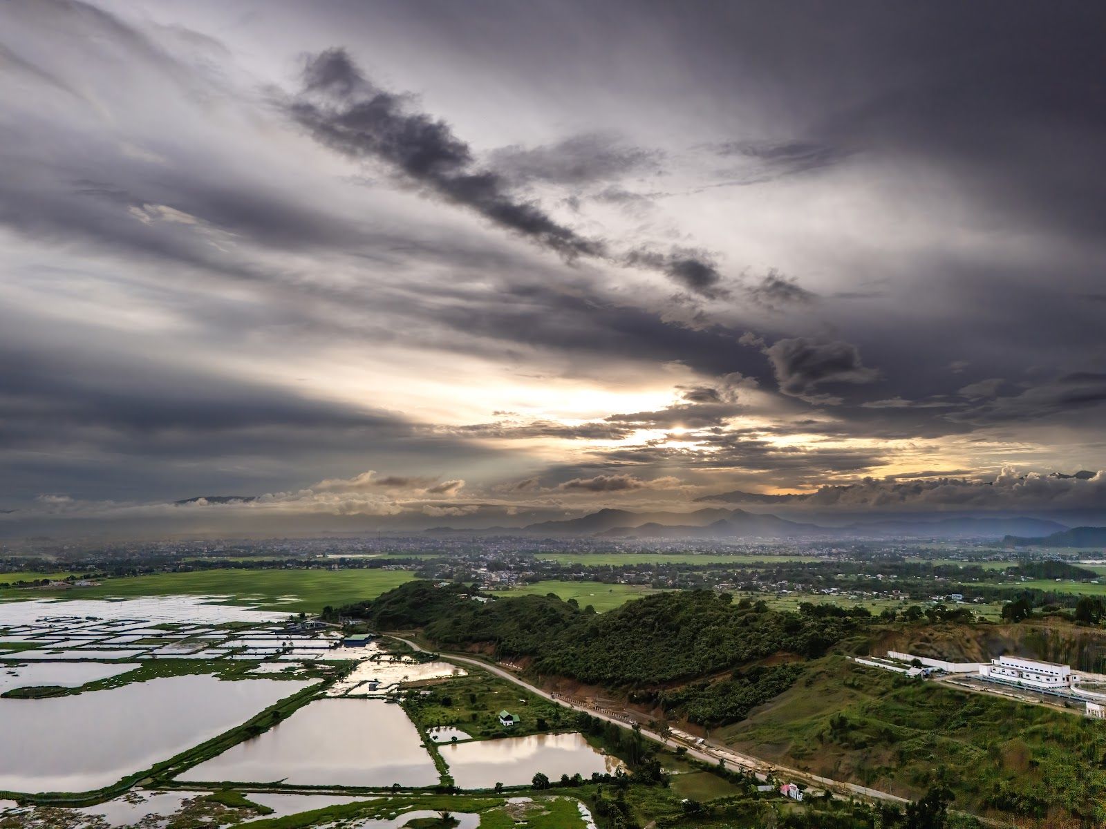 1600x1200 Loktak Lake View Point in Ithing