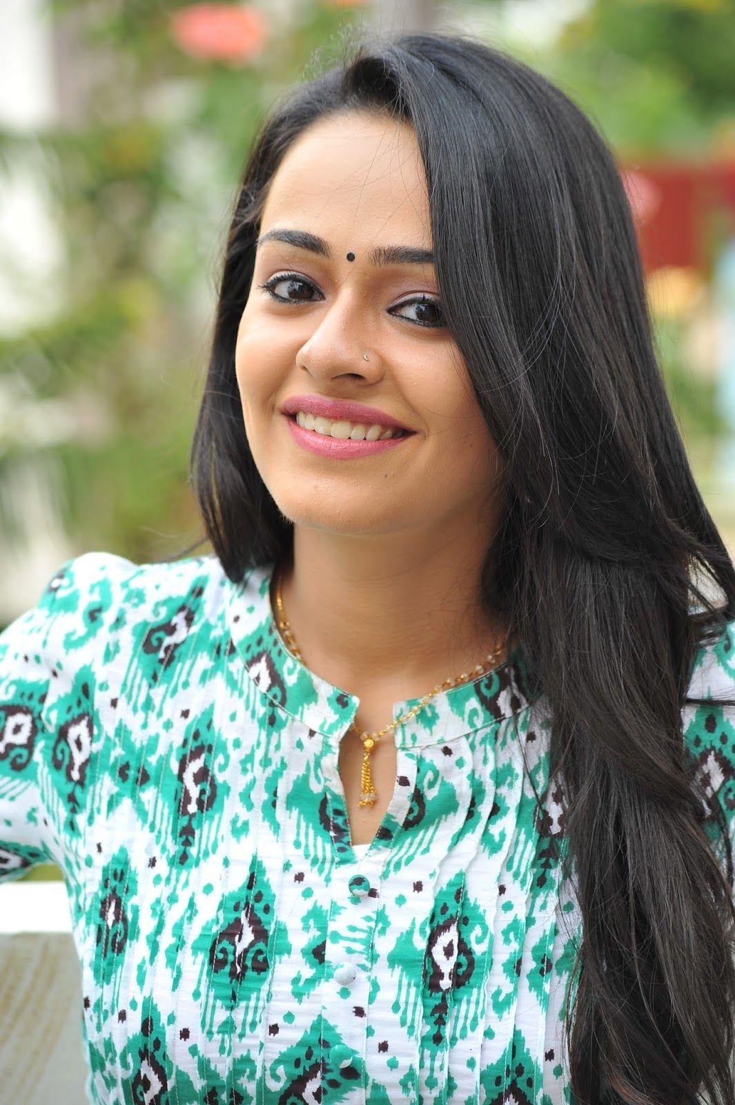 1065x1600 Apoorva Arora Stills in Ee Peddollunnare Movie