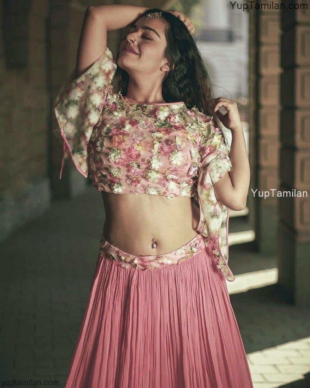 1024x1280 Apoorva Arora Photo Hot Navel And Cleavage Picture Goes