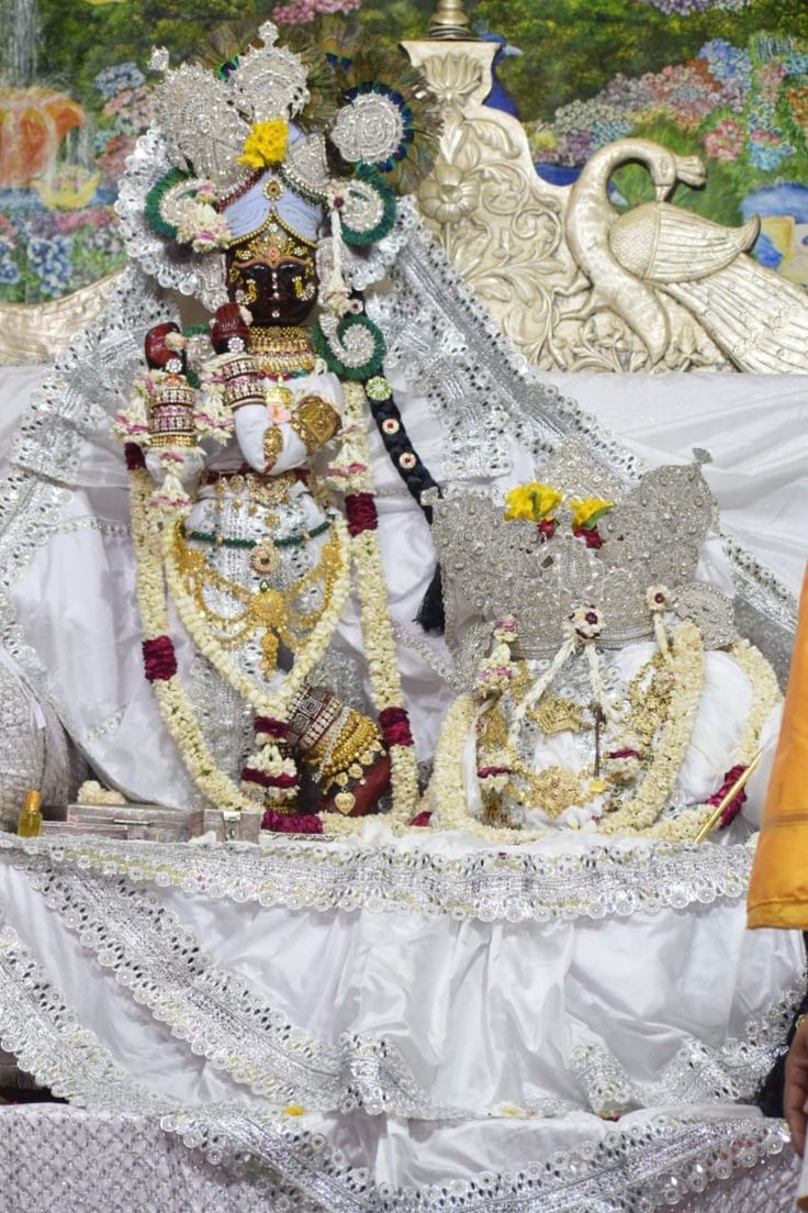 736x1104 Shri Radhavallbh Lal Ju Vrindavan Sharad Poornima 2018