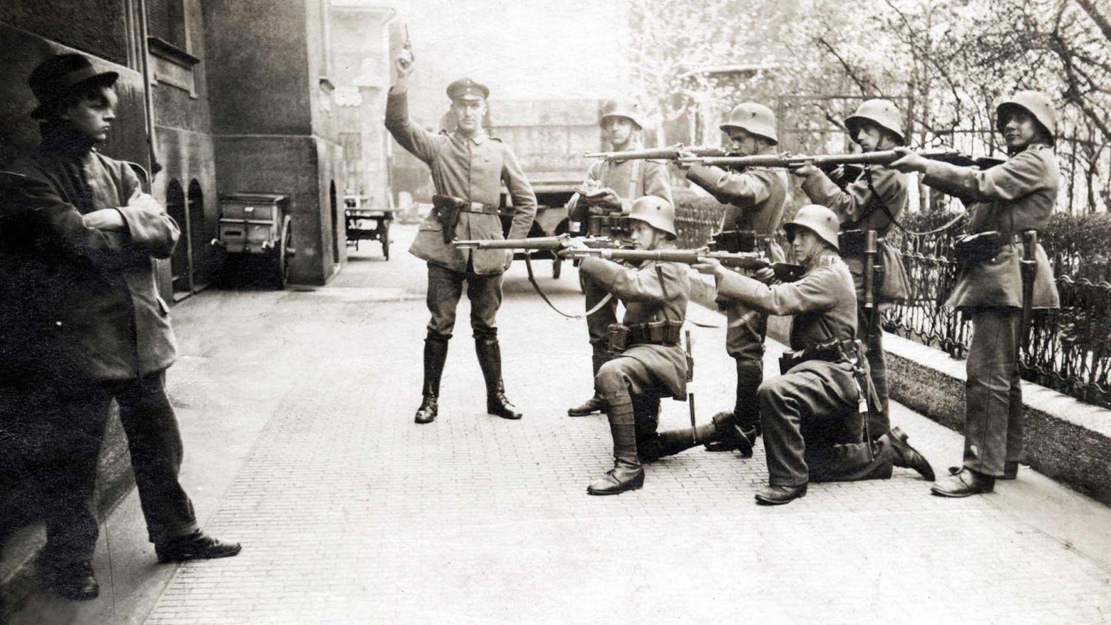 1600x900 Backstory: Execution of a German Communist in Munich, 1919 Historical Photo