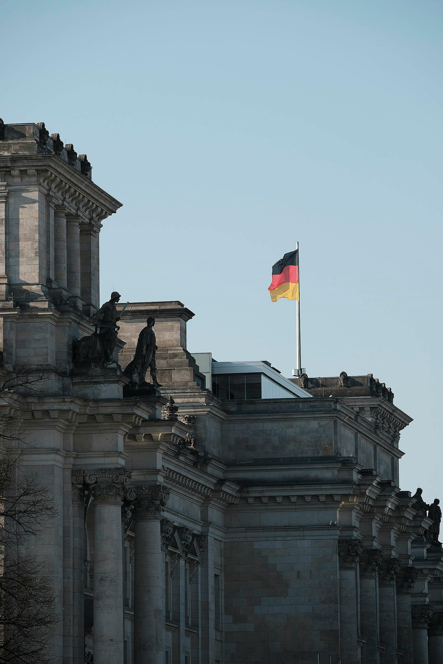 1800x2700 German Flag on a Classic Building · Free