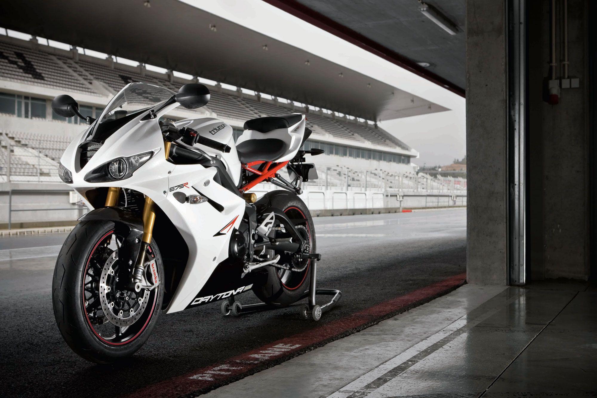 2000x1333 Triumph Daytona 675R Review