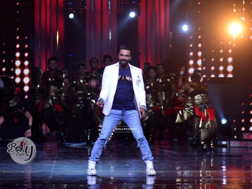 1024x768 Wallpaper D'souza makes an entry on Nach Baliye Season 8