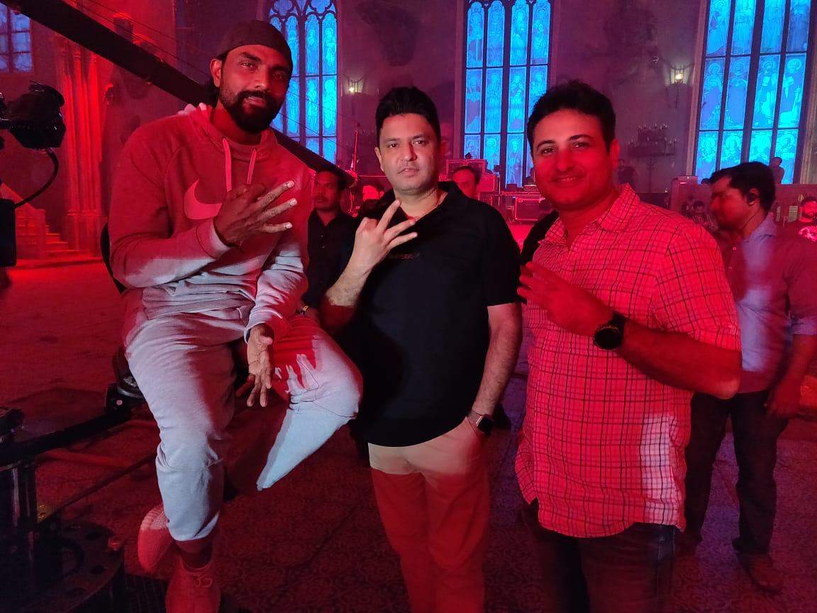1152x864 Bhushan Kumar, Varun Dhawan, Remo D'Souza and team are all smile