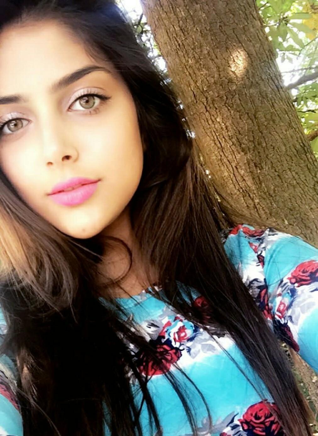 1012x1386 Ishitha Chauhan Wallpaper