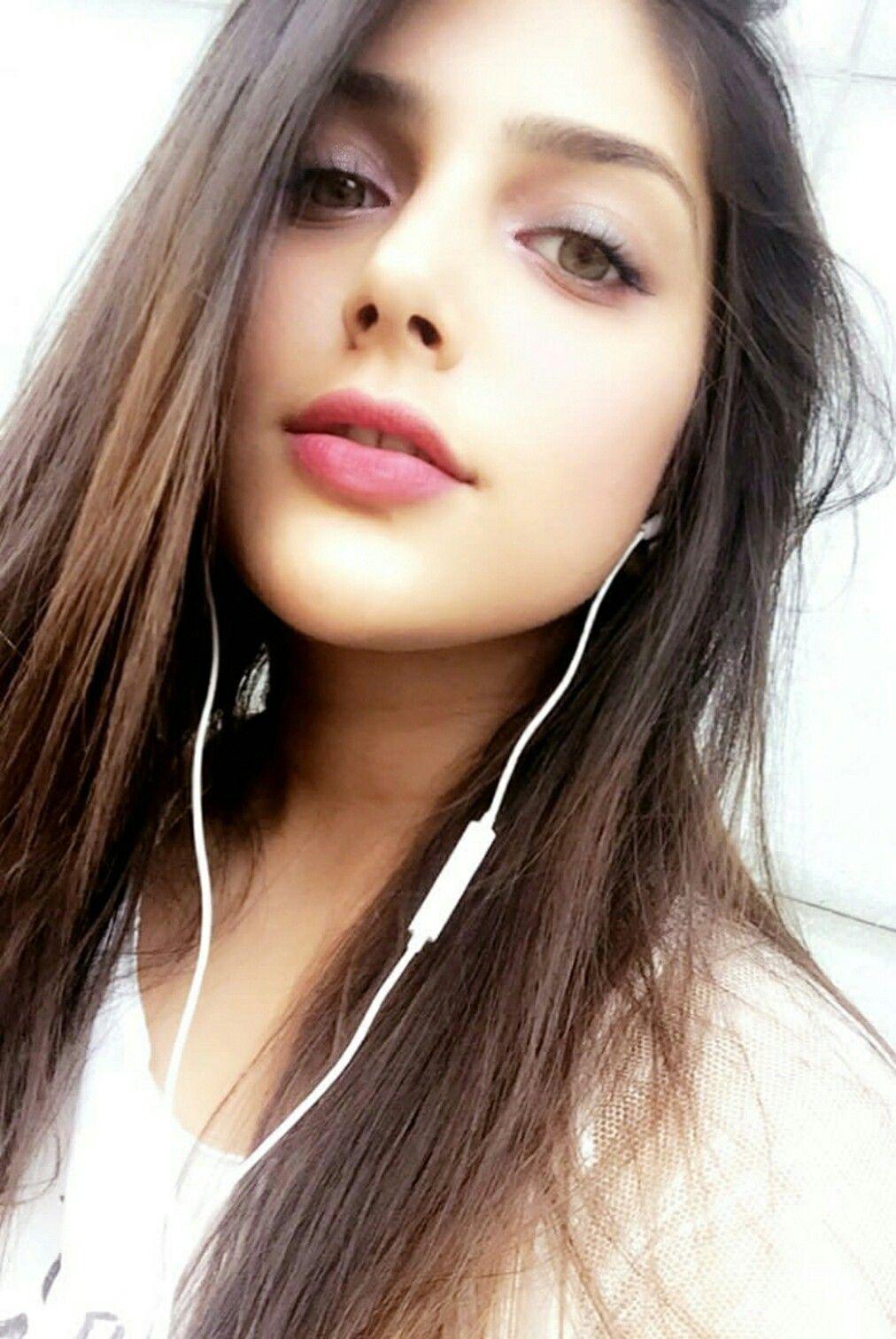 1012x1512 Ishita Chauhan Biography, Wiki, DOB, Family, Profile, Movies