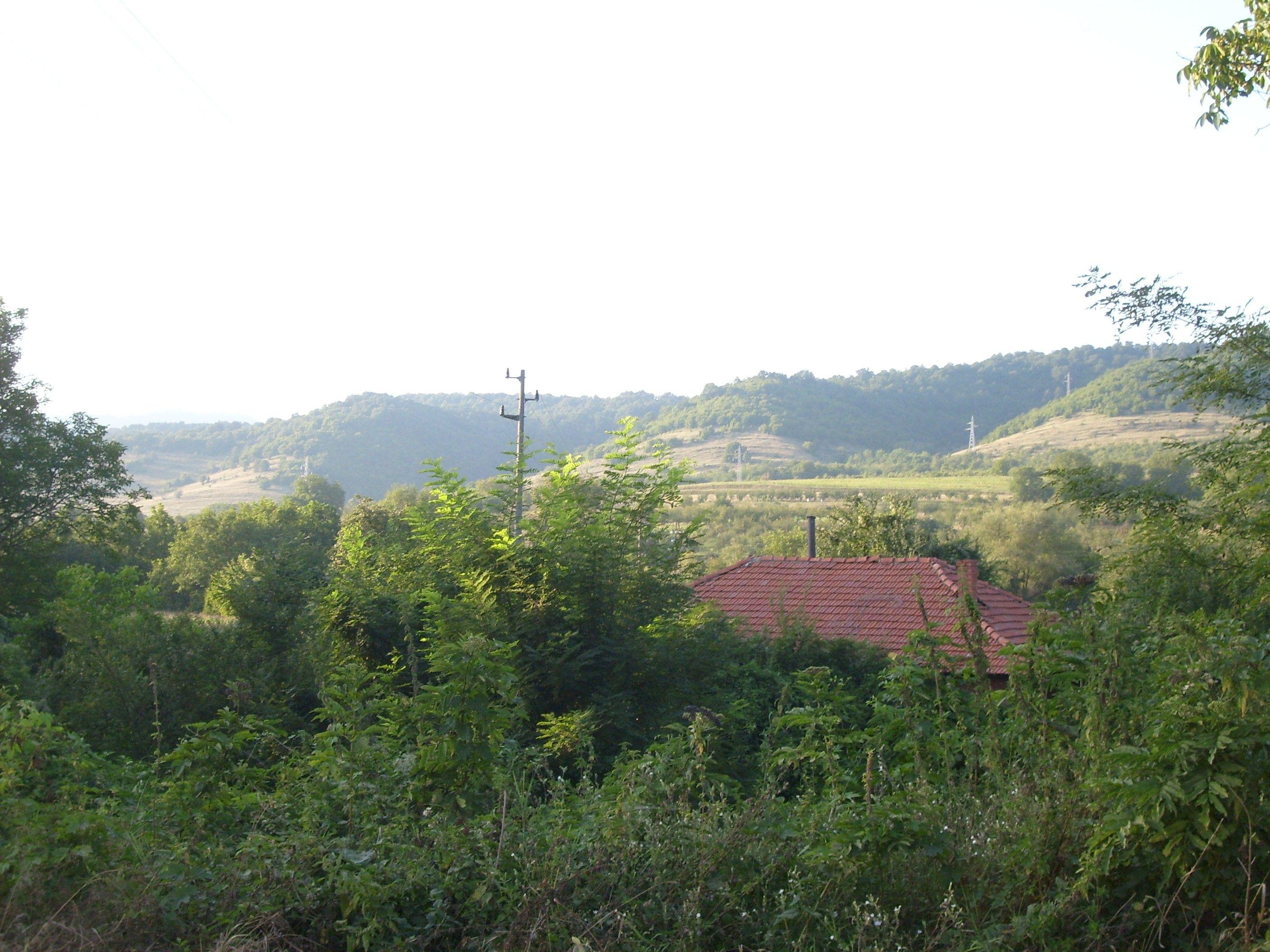 2816x2112 Mountains: Green Bulgaria Village Photography Roof Sunny Trees House