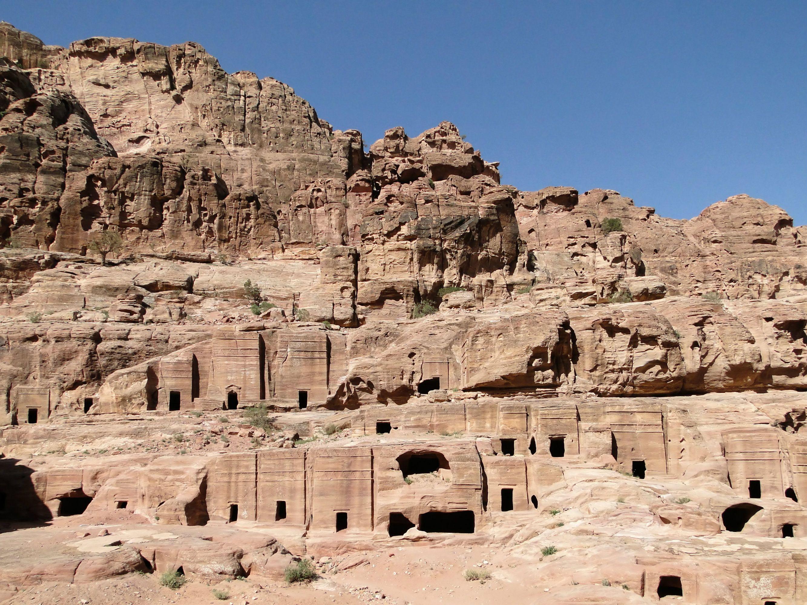2667x2000 Petra