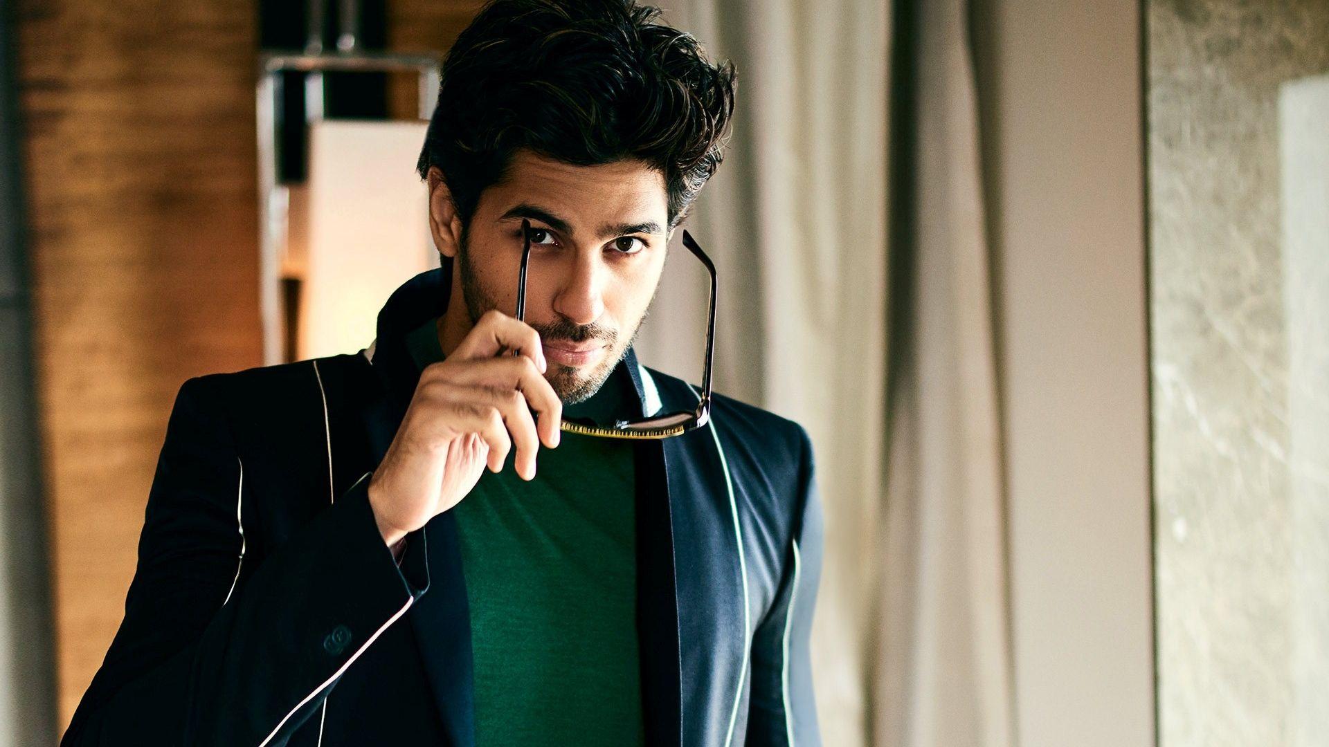 1920x1080 Free download Actor Sidharth Malhotra HD Wallpaper HD Wallpaper